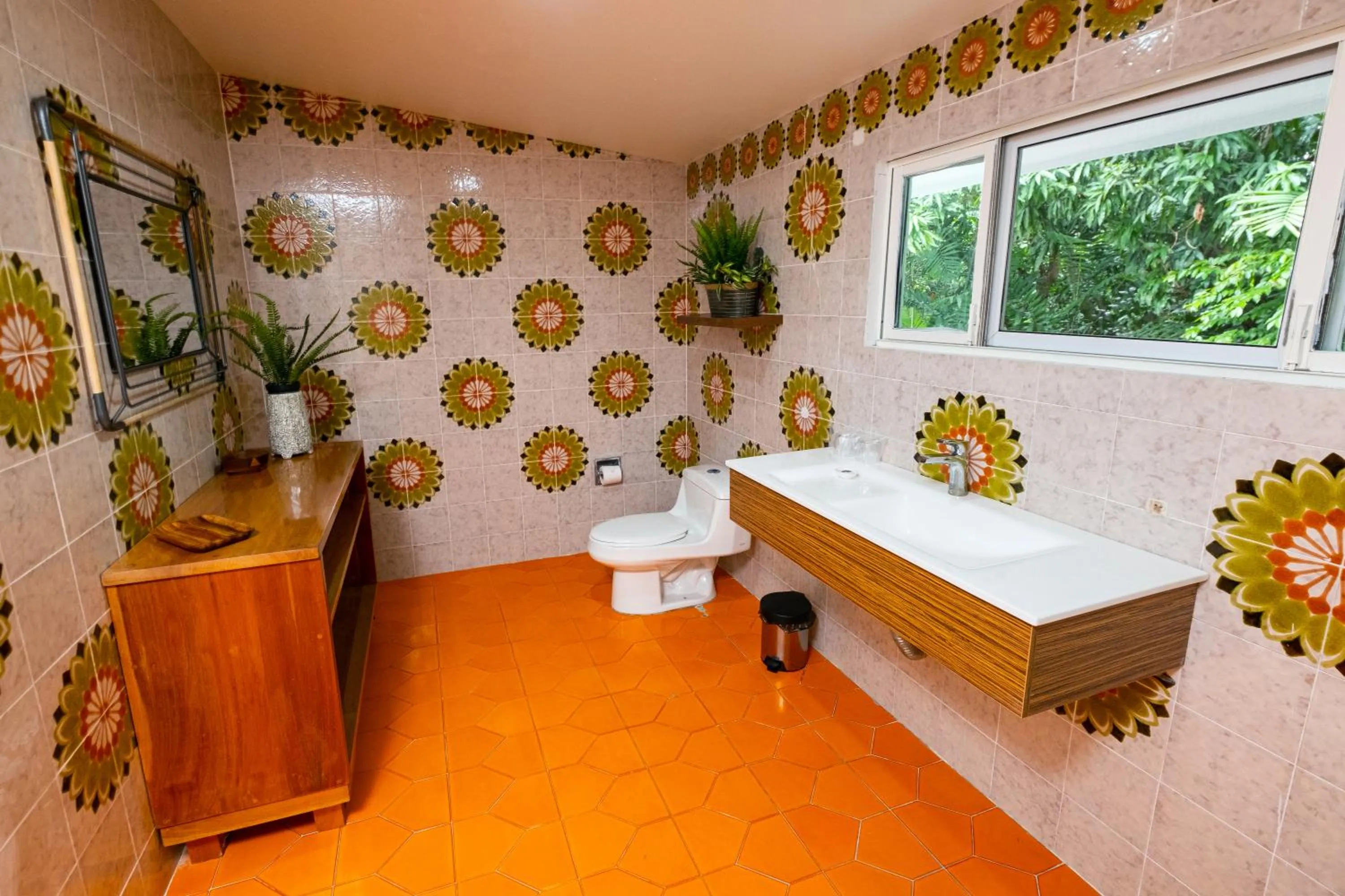 Toilet, Bed in Angeli Gardens Boutique Hotel