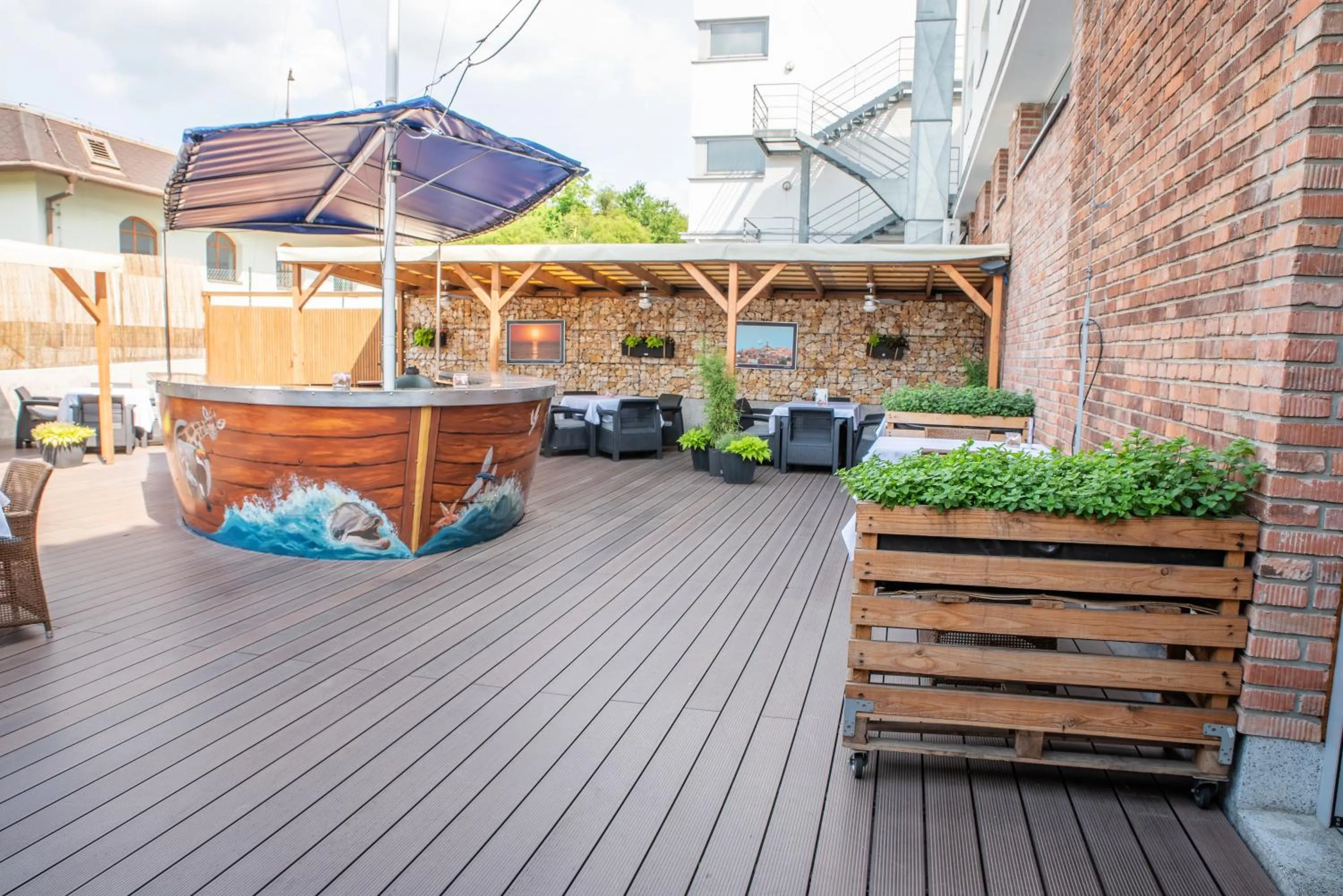 Restaurant & Design Hotel Noem Arch