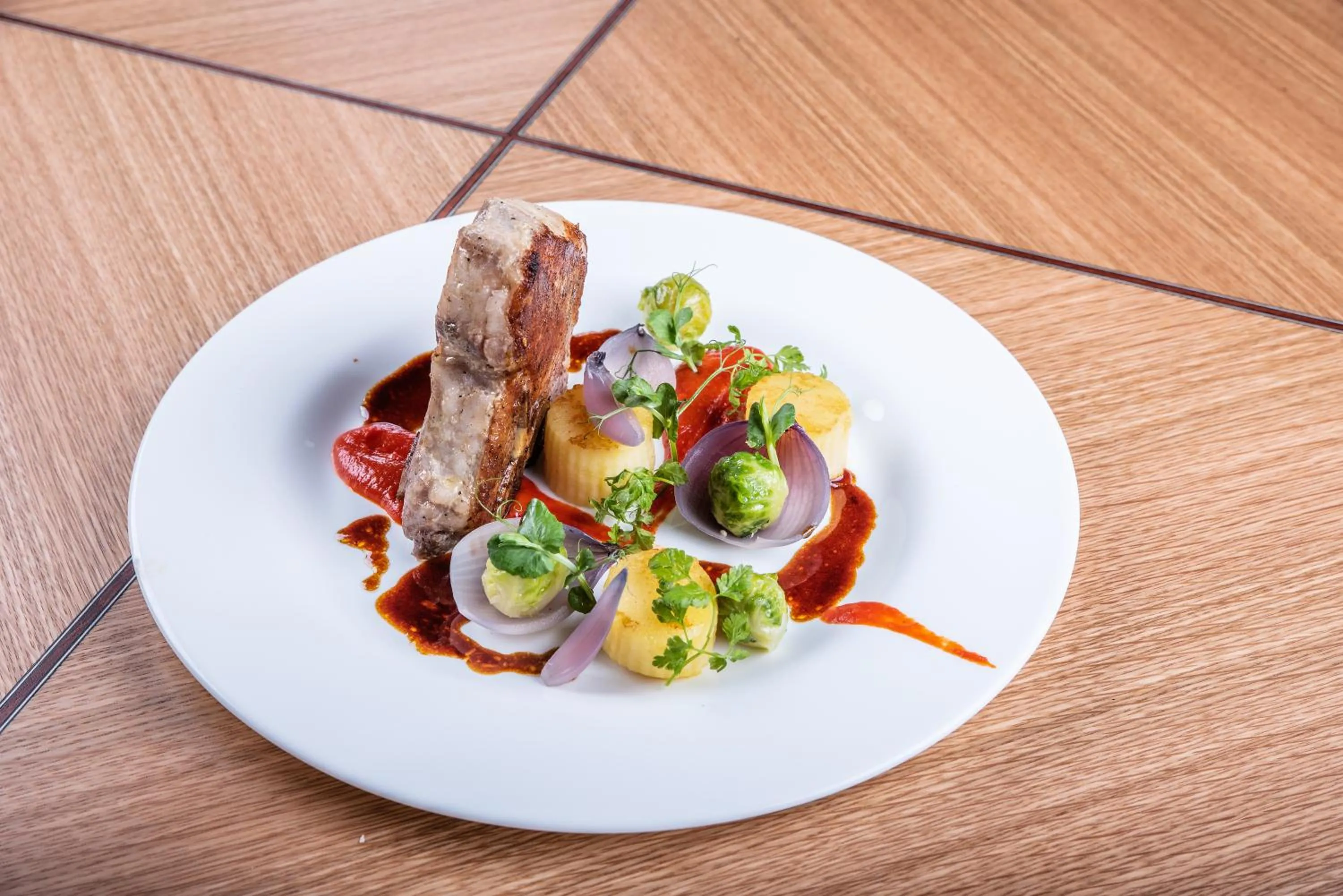 Restaurant & Design Hotel Noem Arch