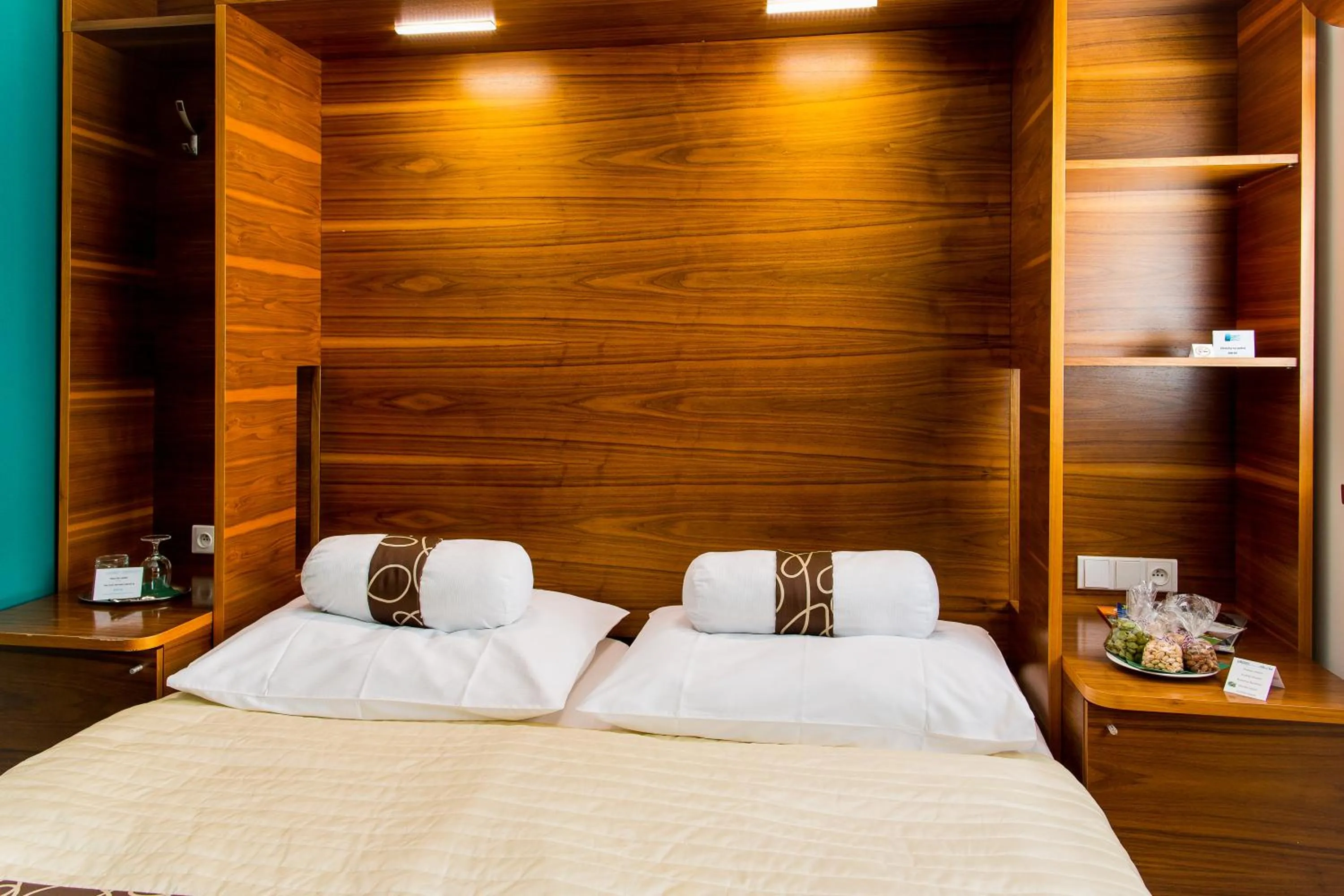 Living room, Bed in Restaurant & Design Hotel Noem Arch