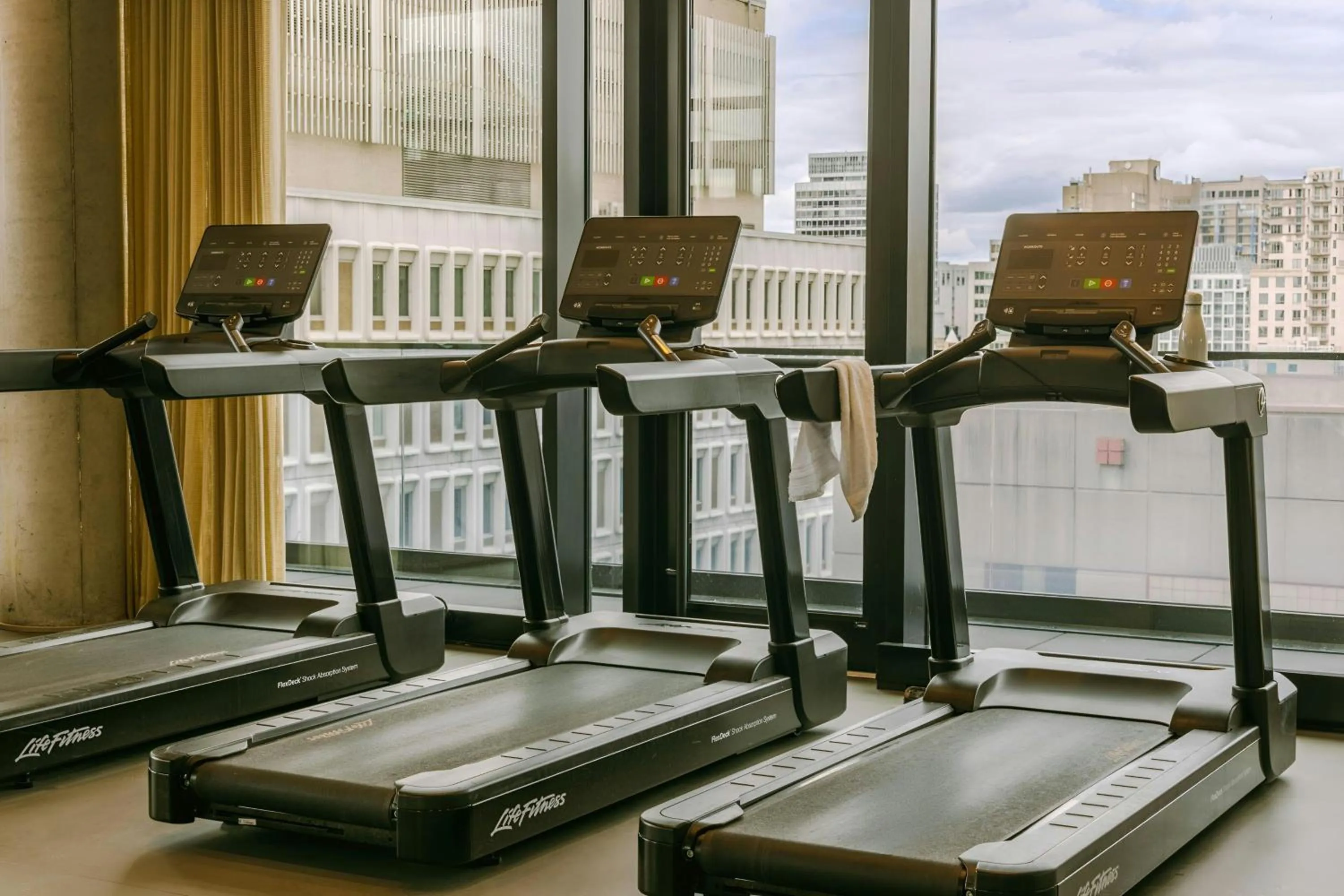 Fitness centre/facilities in Sonder by Marriott Bonvoy Maisonneuve Apartments Downtown