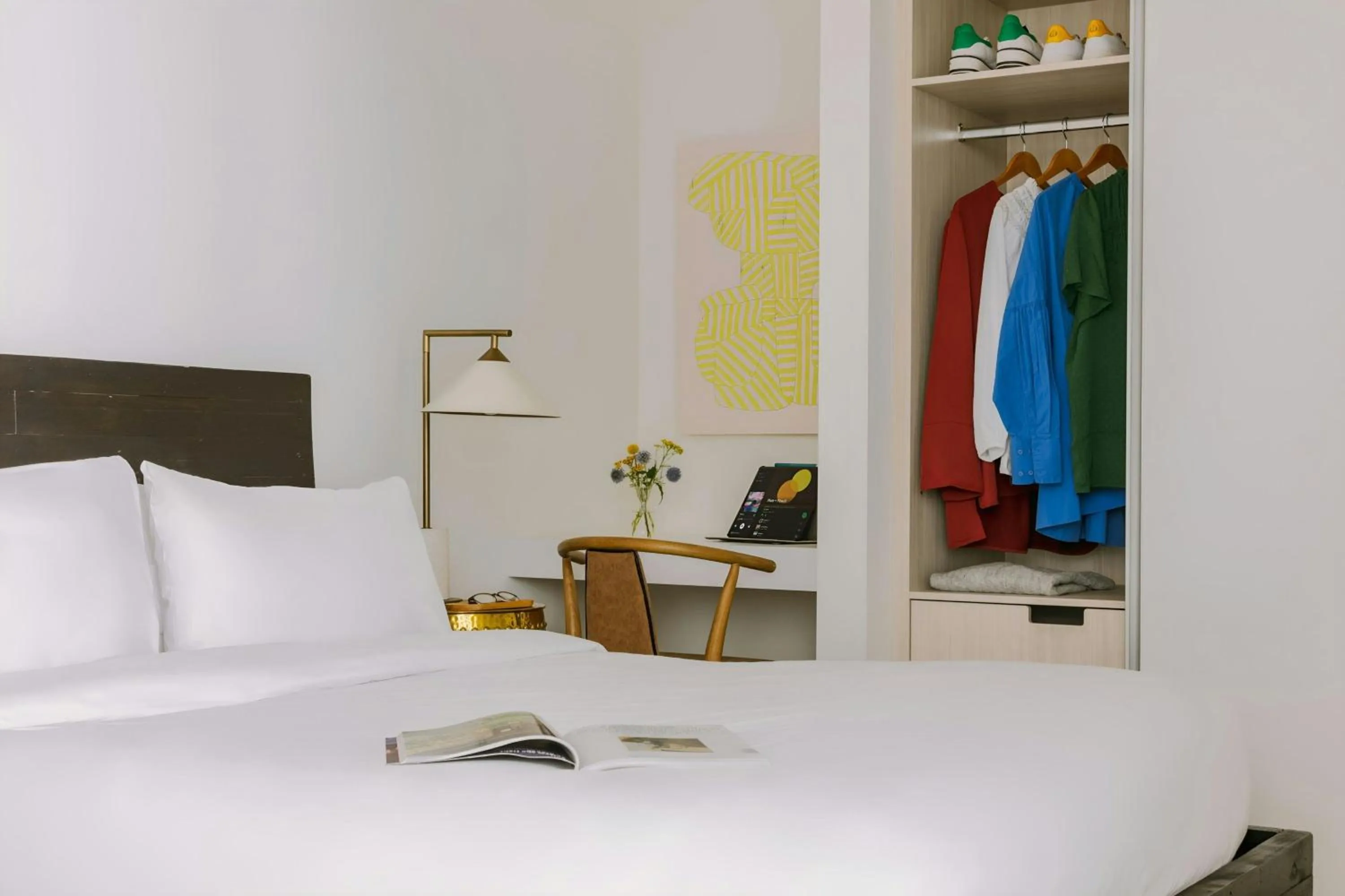 Bedroom, Bed in Sonder by Marriott Bonvoy Maisonneuve Apartments Downtown