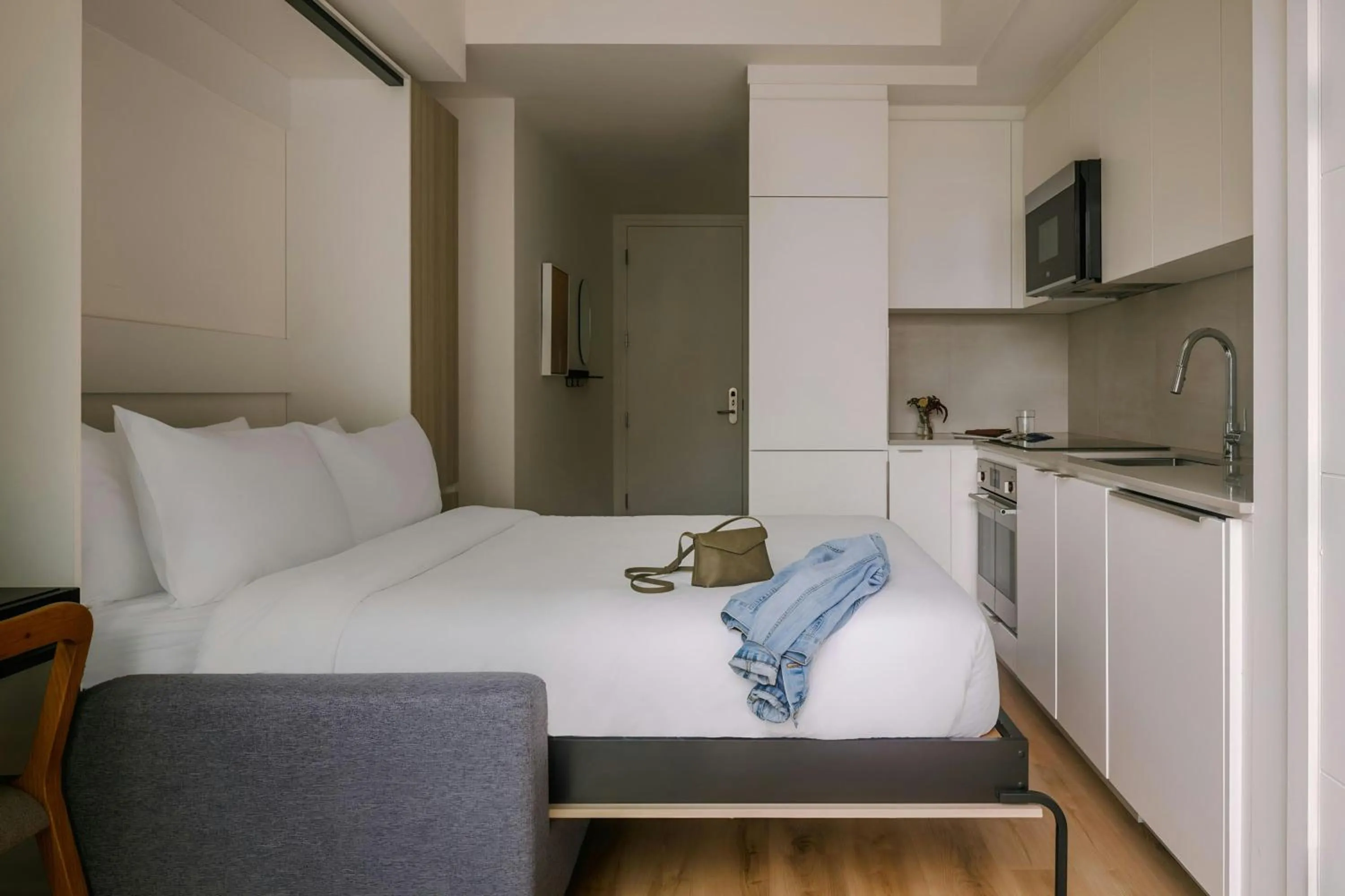 Bedroom, Bed in Sonder by Marriott Bonvoy Maisonneuve Apartments Downtown