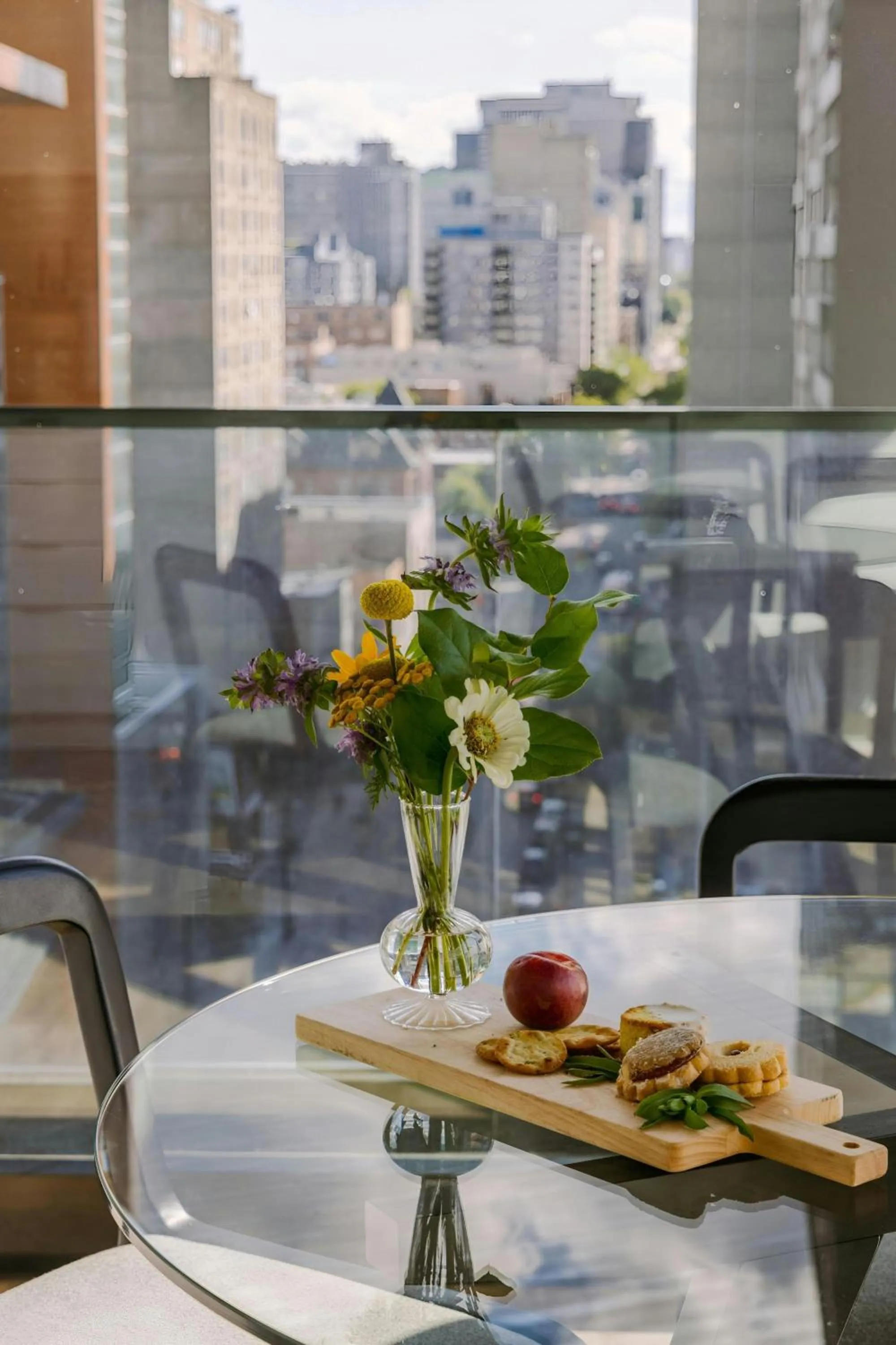 Photo of the whole room in Sonder by Marriott Bonvoy Maisonneuve Apartments Downtown