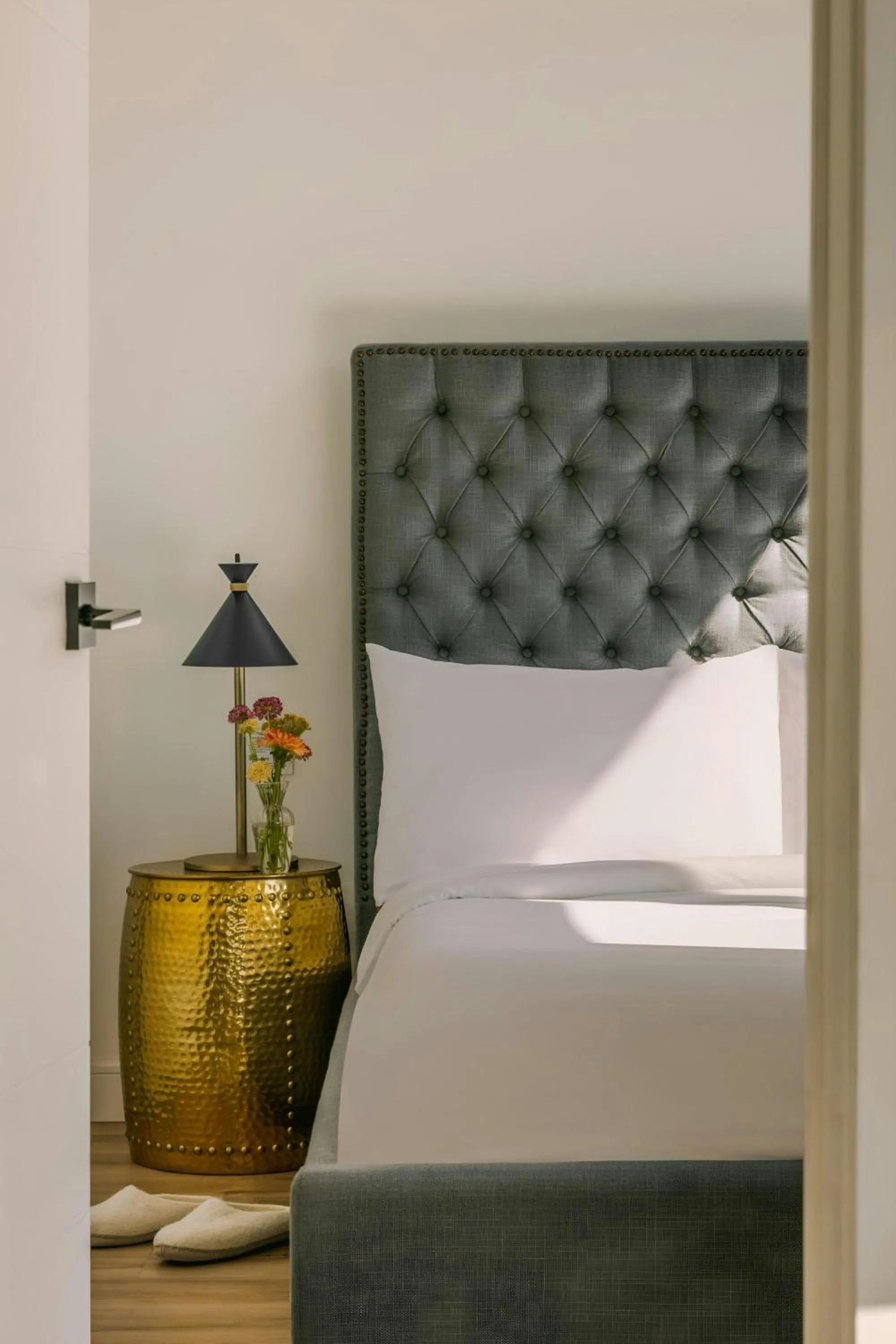 Bedroom, Bed in Sonder by Marriott Bonvoy Maisonneuve Apartments Downtown