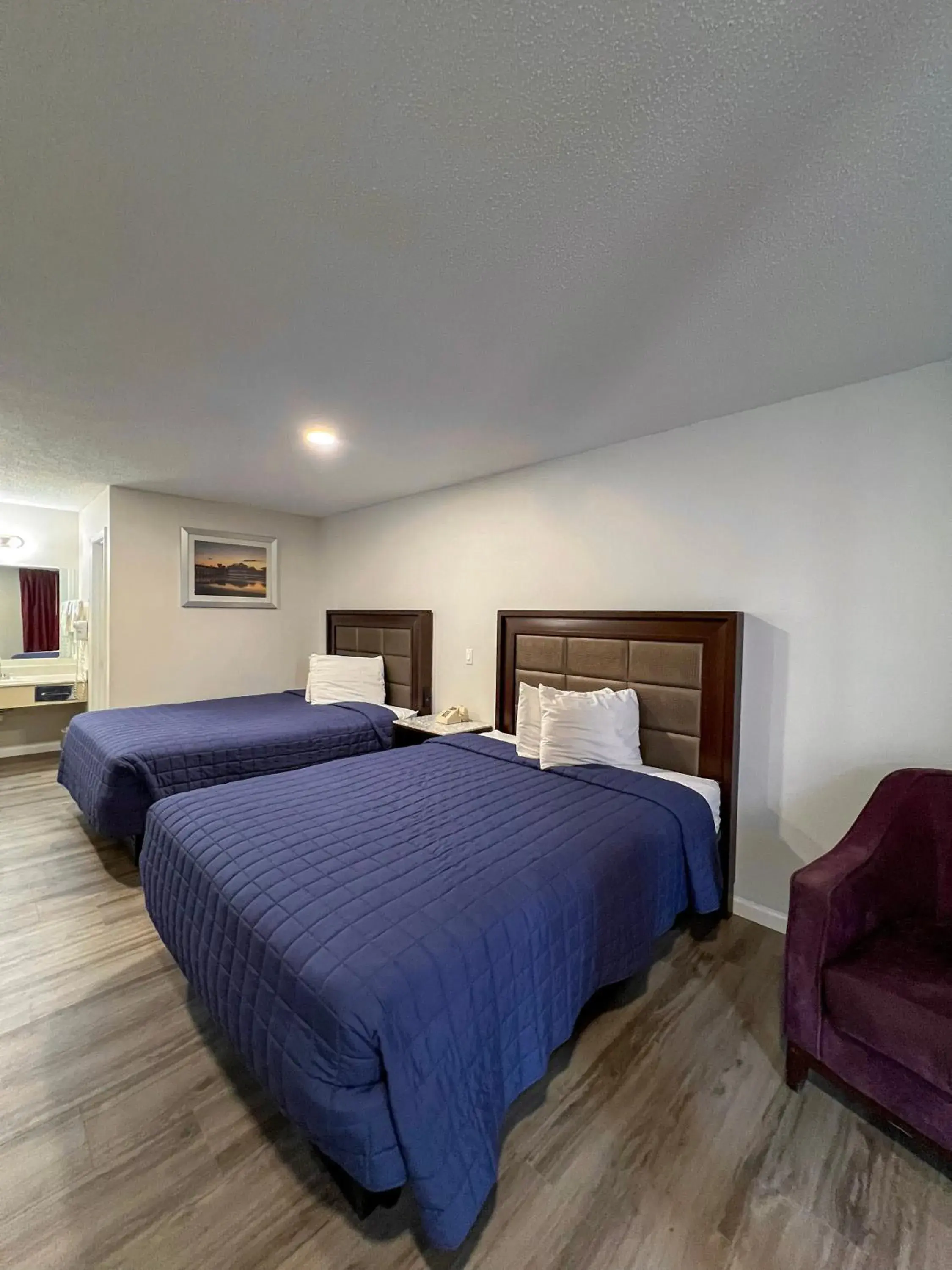 Bed in Garden Inn & Suites Bed in Garden Inn & Suites