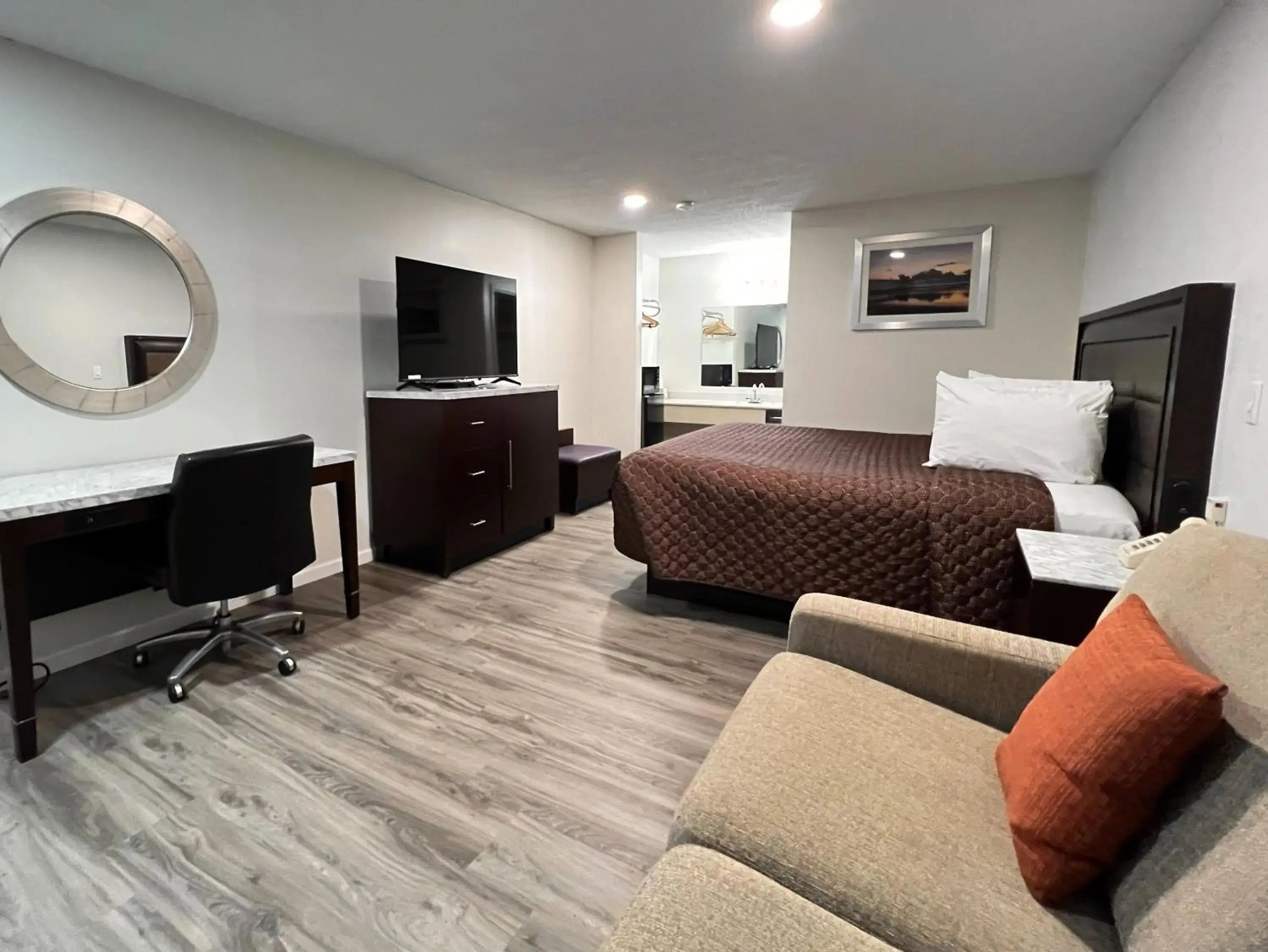 Bed in Garden Inn & Suites Bed in Garden Inn & Suites