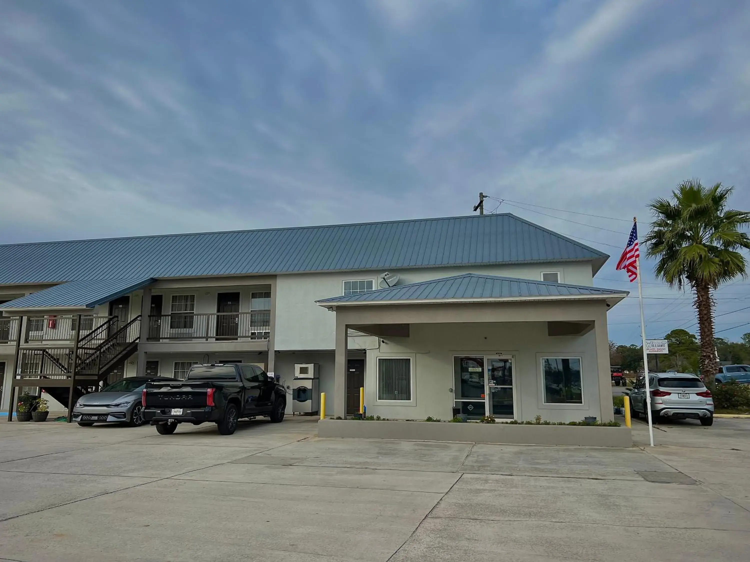 Property building in Garden Inn & Suites Property building in Garden Inn & Suites