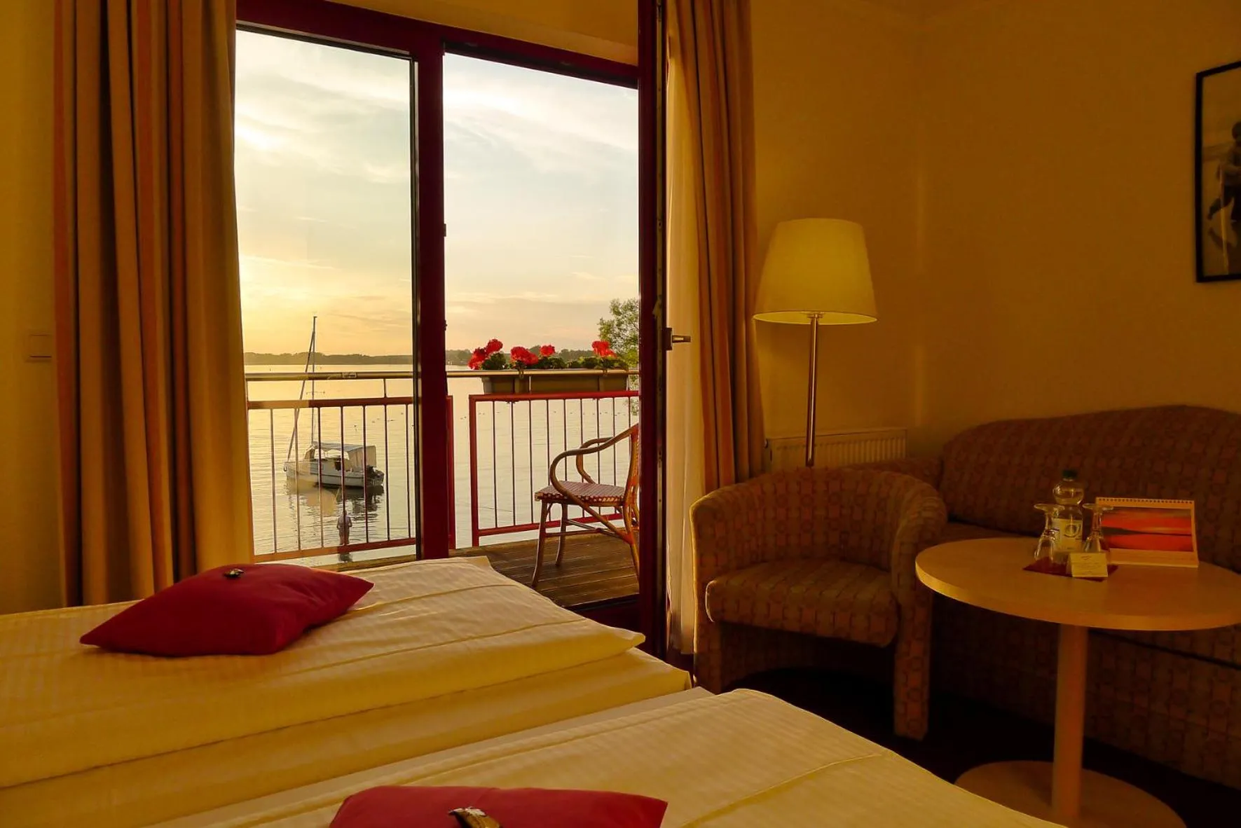 Balcony/Terrace, Bed in Seehotel Weit Meer