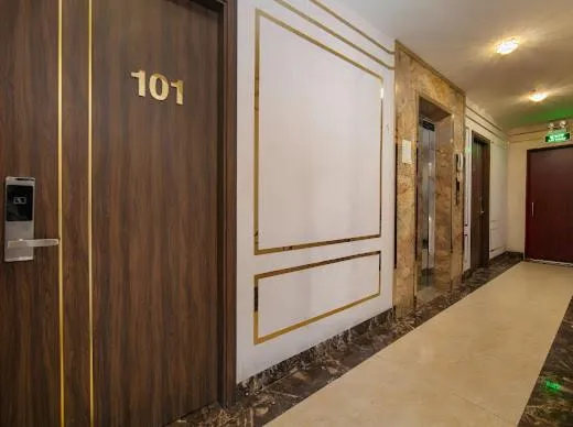 elevator in Bao Ngoc Hotel Linh Dam