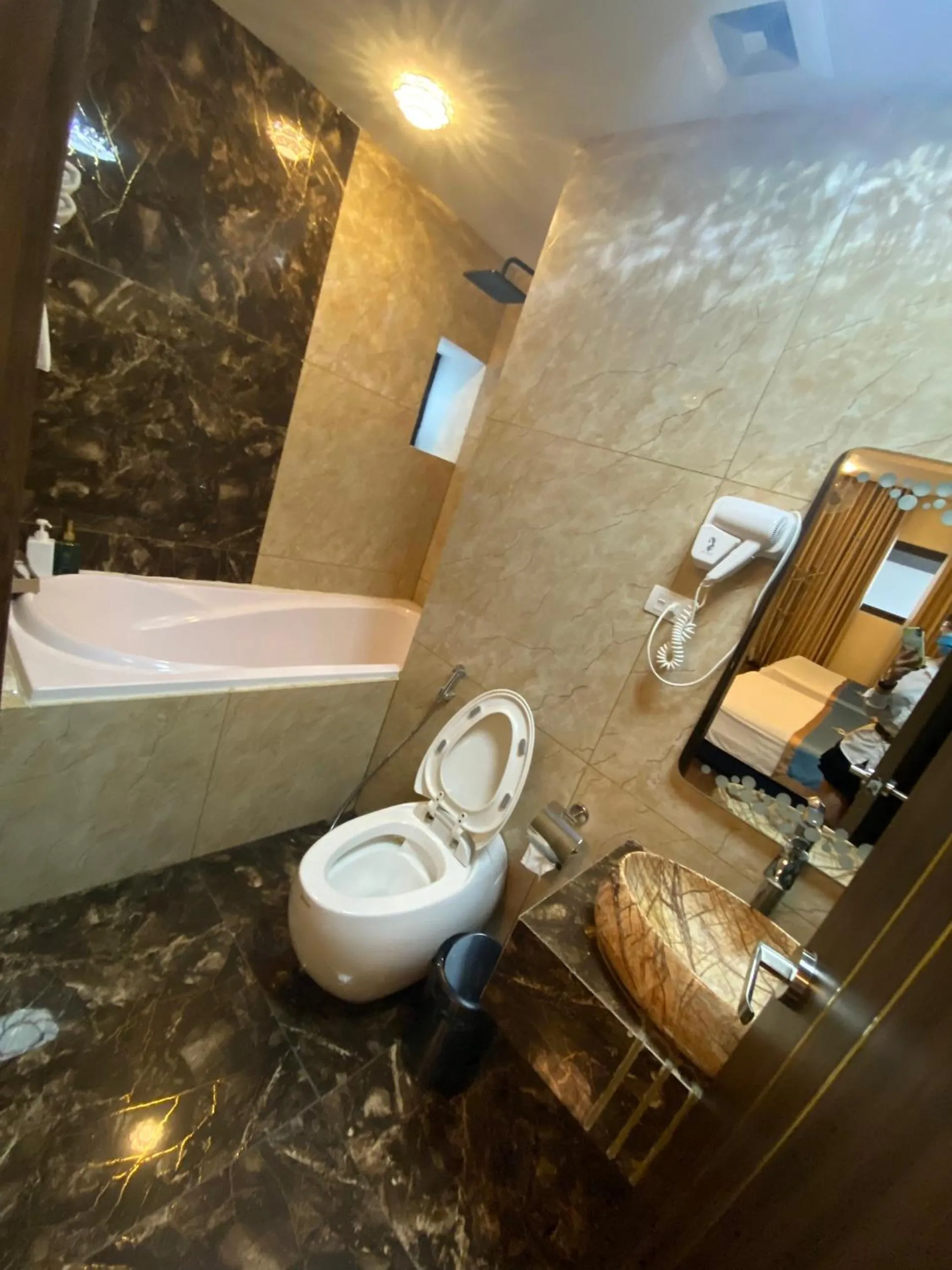 Shower in Bao Ngoc Hotel Linh Dam