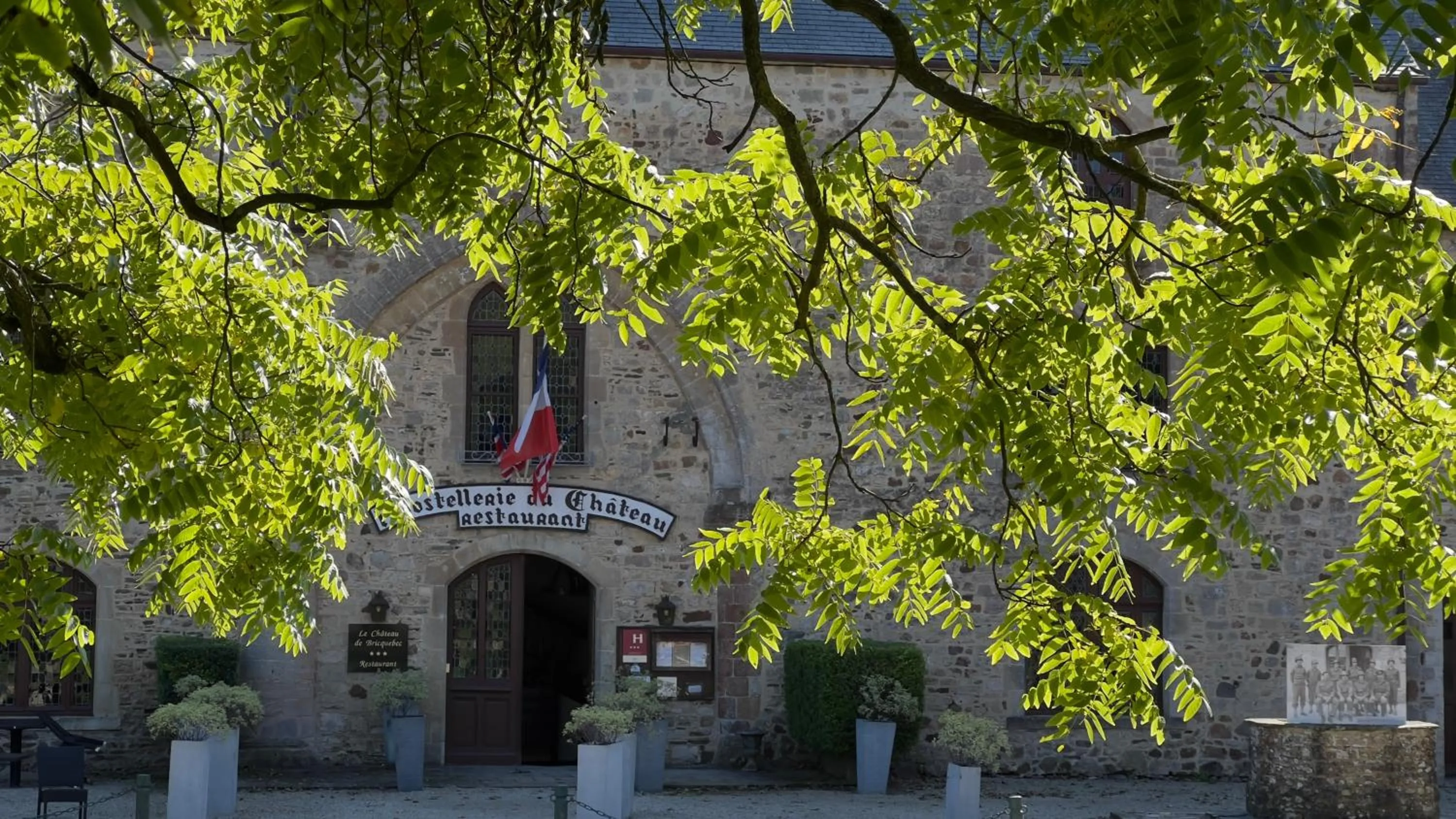 Property building in L'Hostellerie du Château de Bricquebec