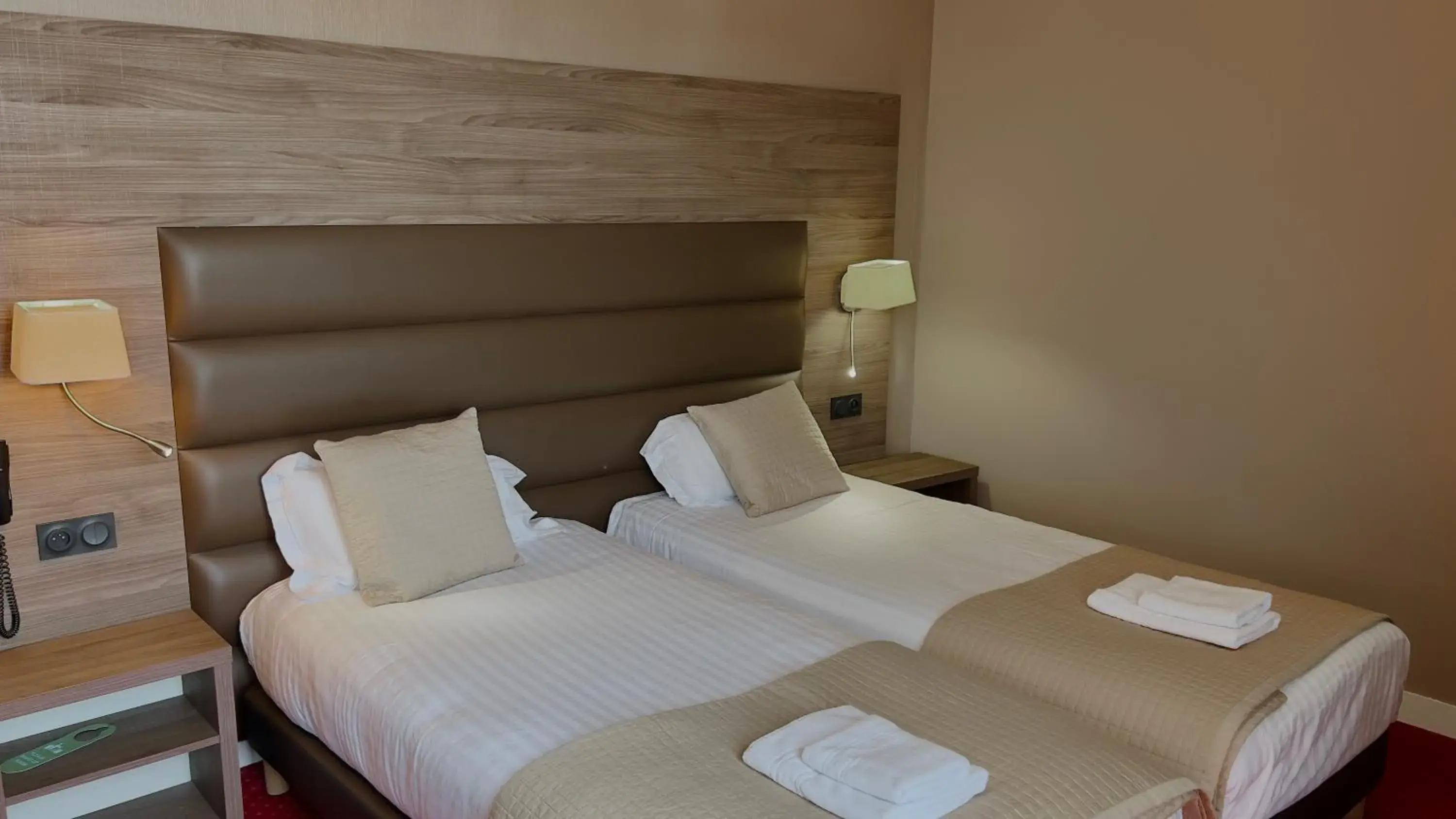 Superior Double or Twin Room with City View in L'Hostellerie du Château de Bricquebec Superior Double or Twin Room with City View in L'Hostellerie du Château de Bricquebec