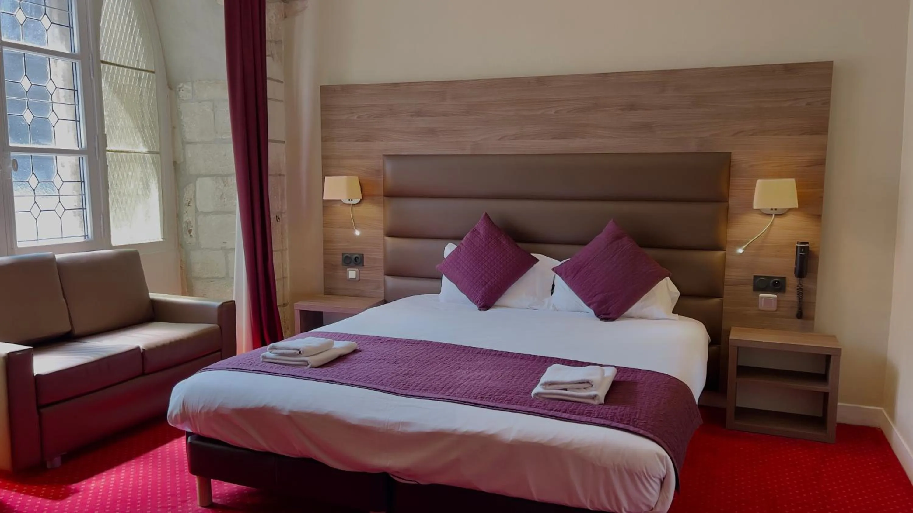 Bedroom, Bed in L'Hostellerie du Château de Bricquebec
