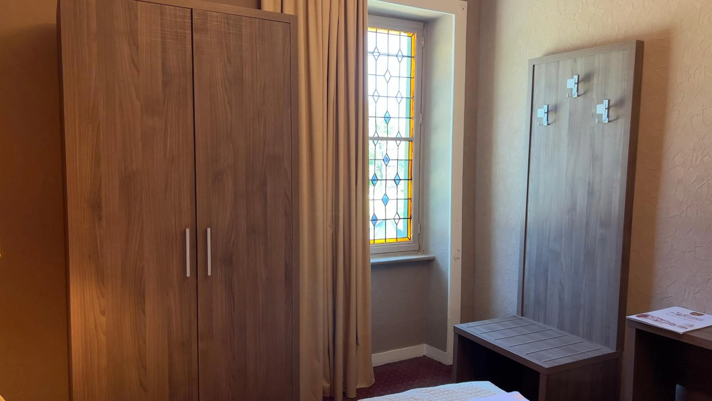 Bedroom in L'Hostellerie du Château de Bricquebec