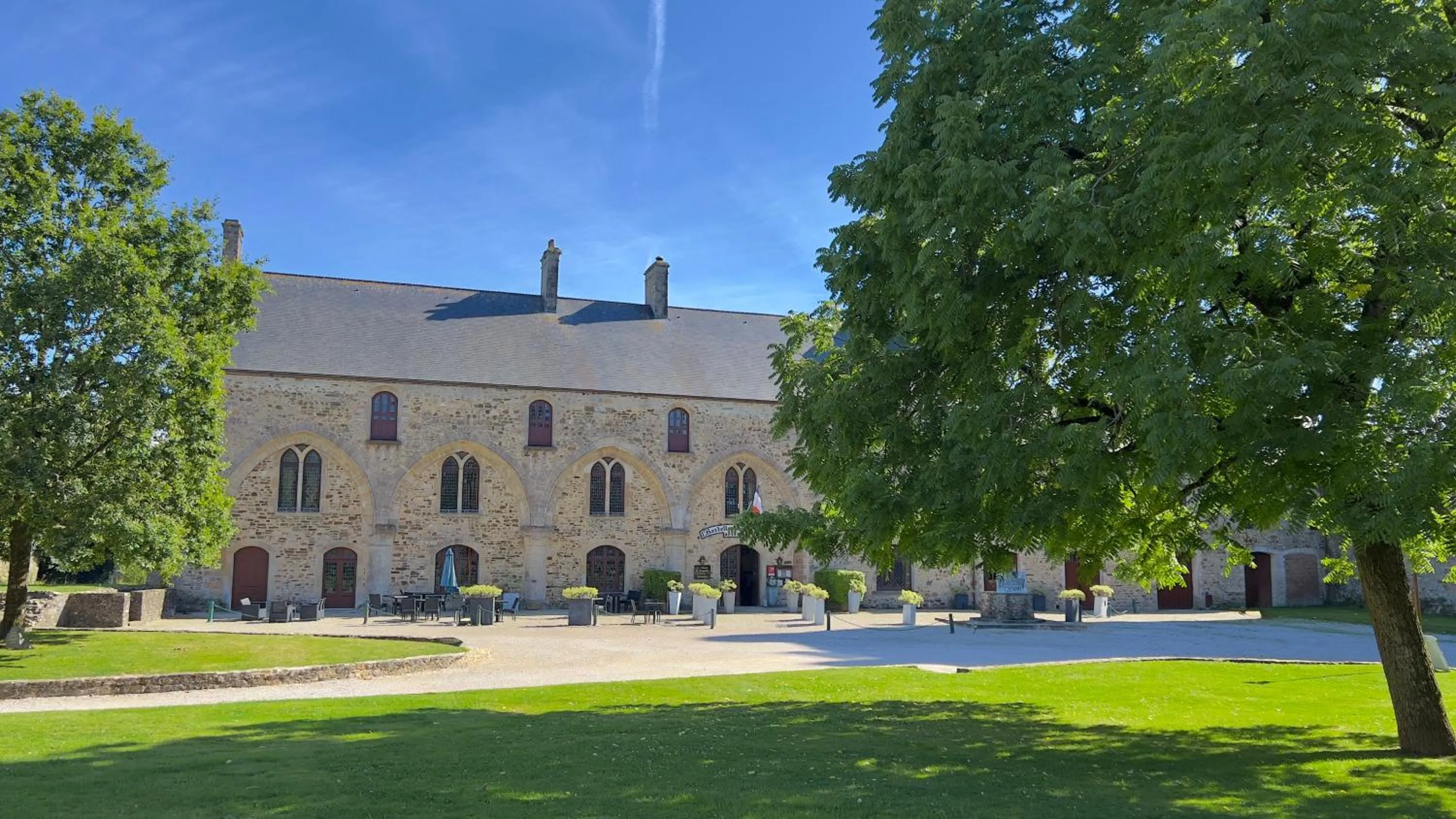 Property building in L'Hostellerie du Château de Bricquebec