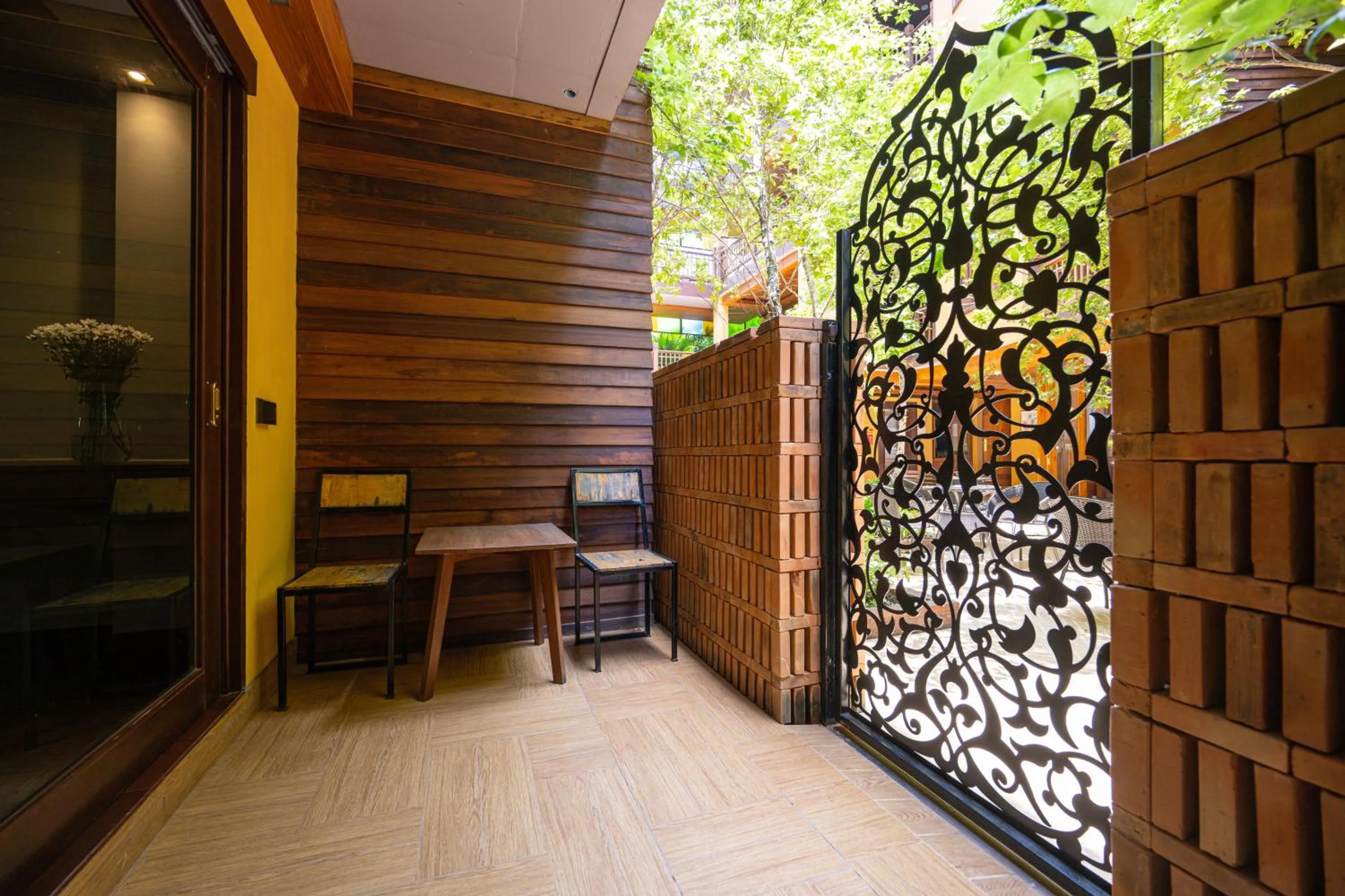 At Gate Thaphae Hotel