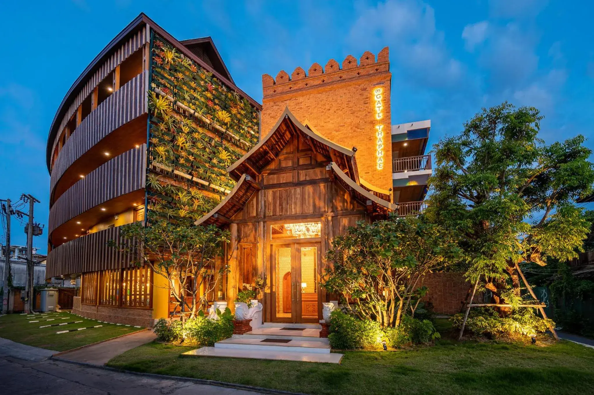 Property building in At Gate Thaphae Hotel Property building in At Gate Thaphae Hotel