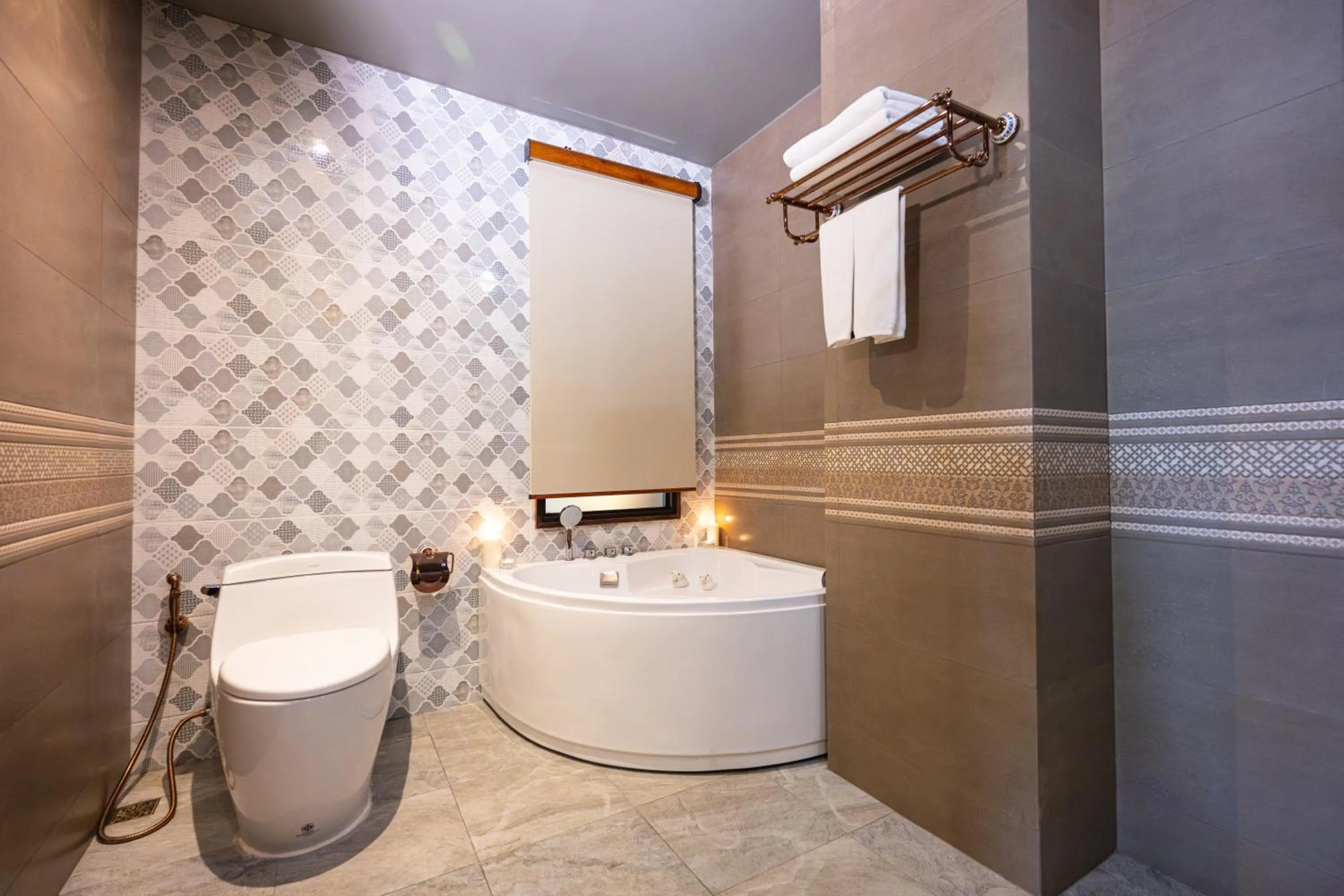 At Gate Thaphae Hotel