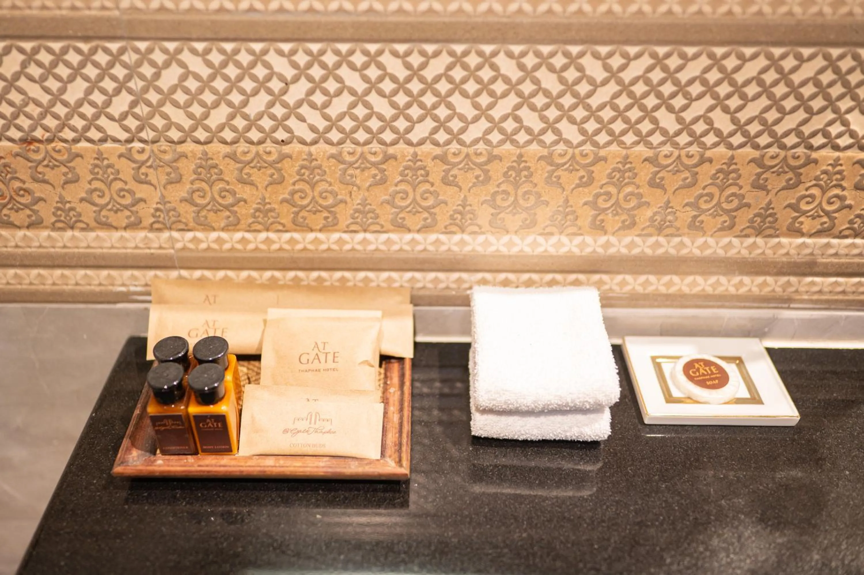 At Gate Thaphae Hotel