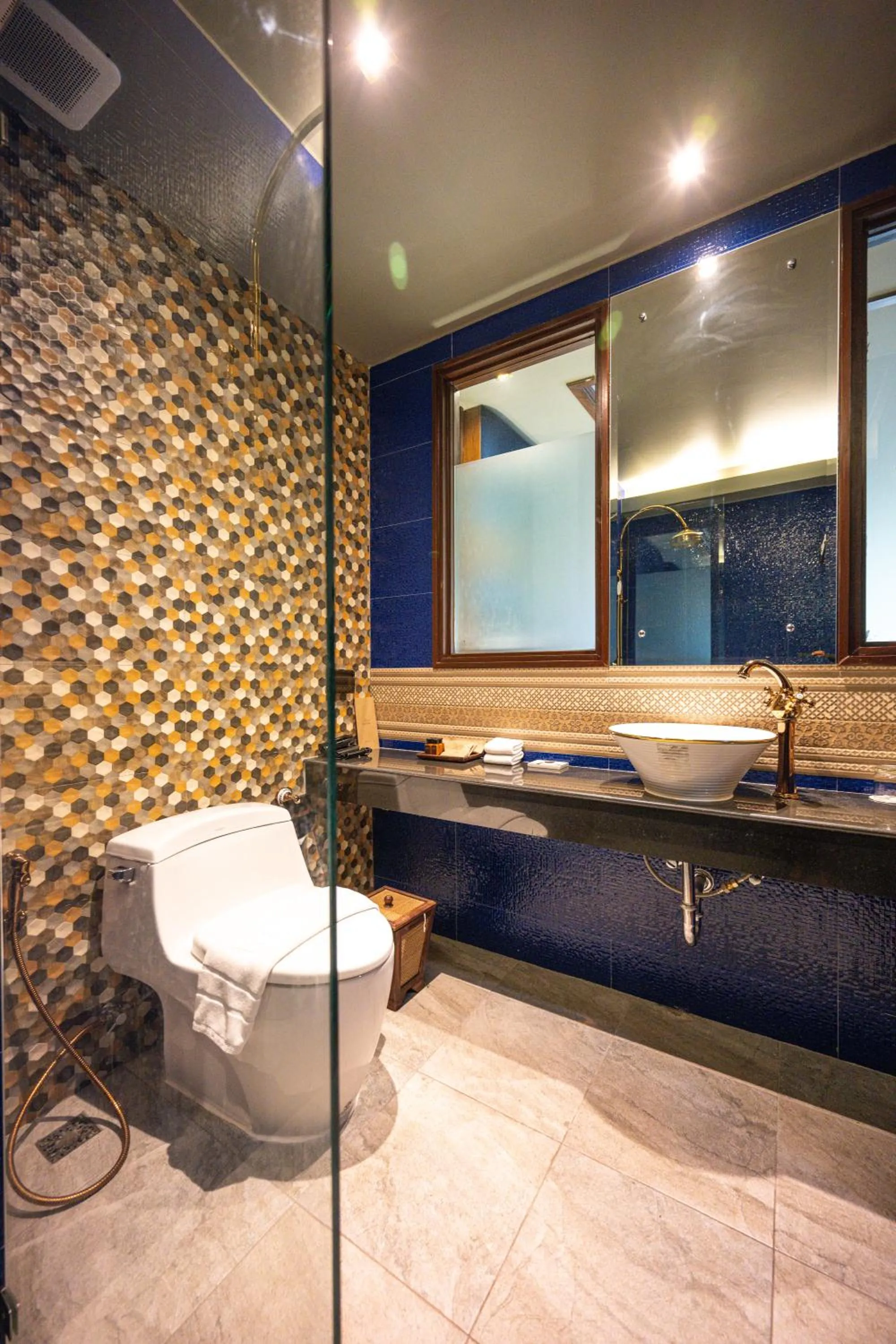 At Gate Thaphae Hotel