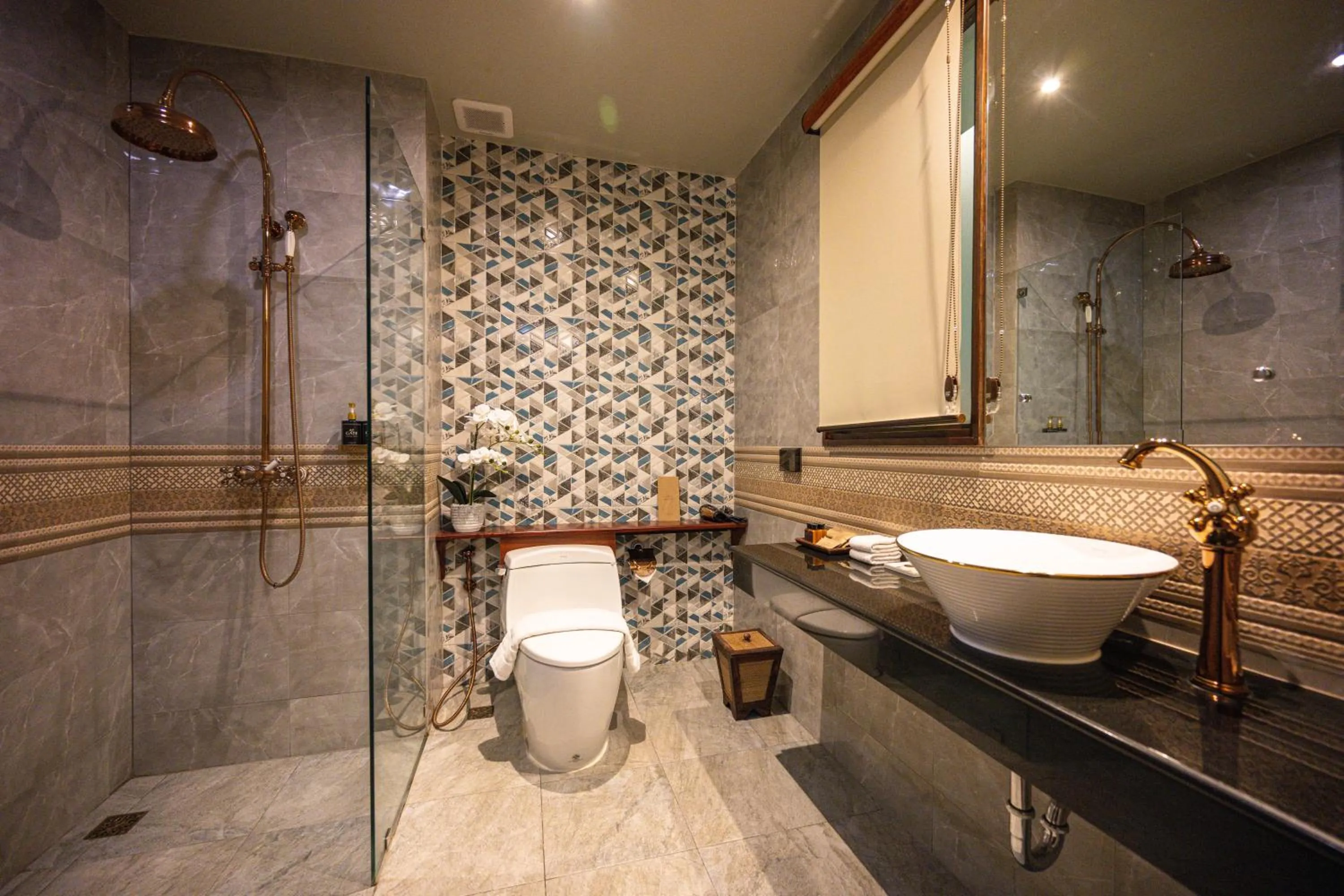 At Gate Thaphae Hotel