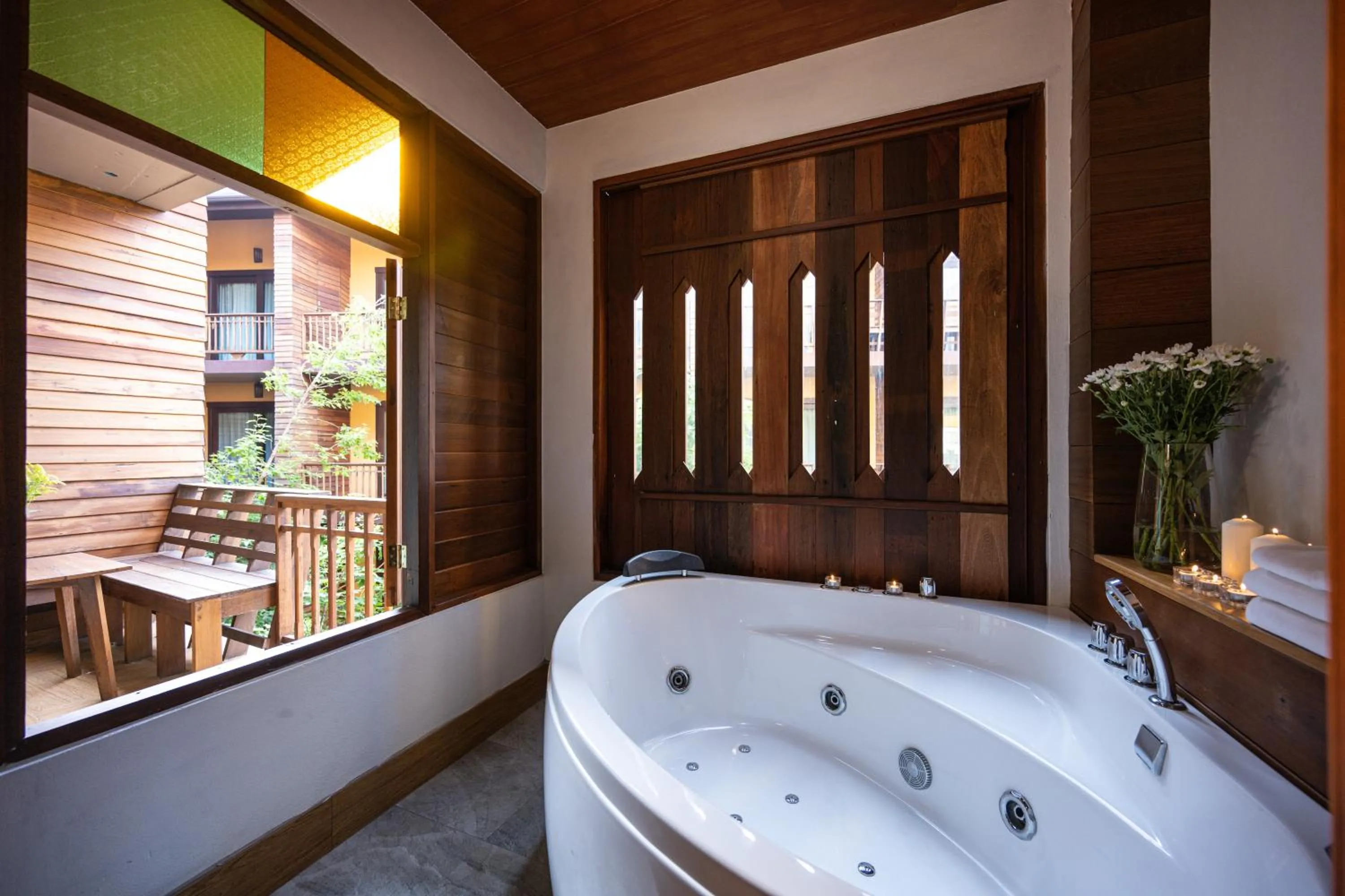 At Gate Thaphae Hotel