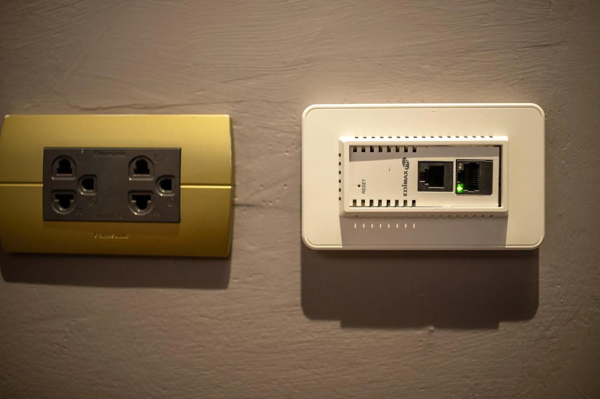 locker in At Gate Thaphae Hotel