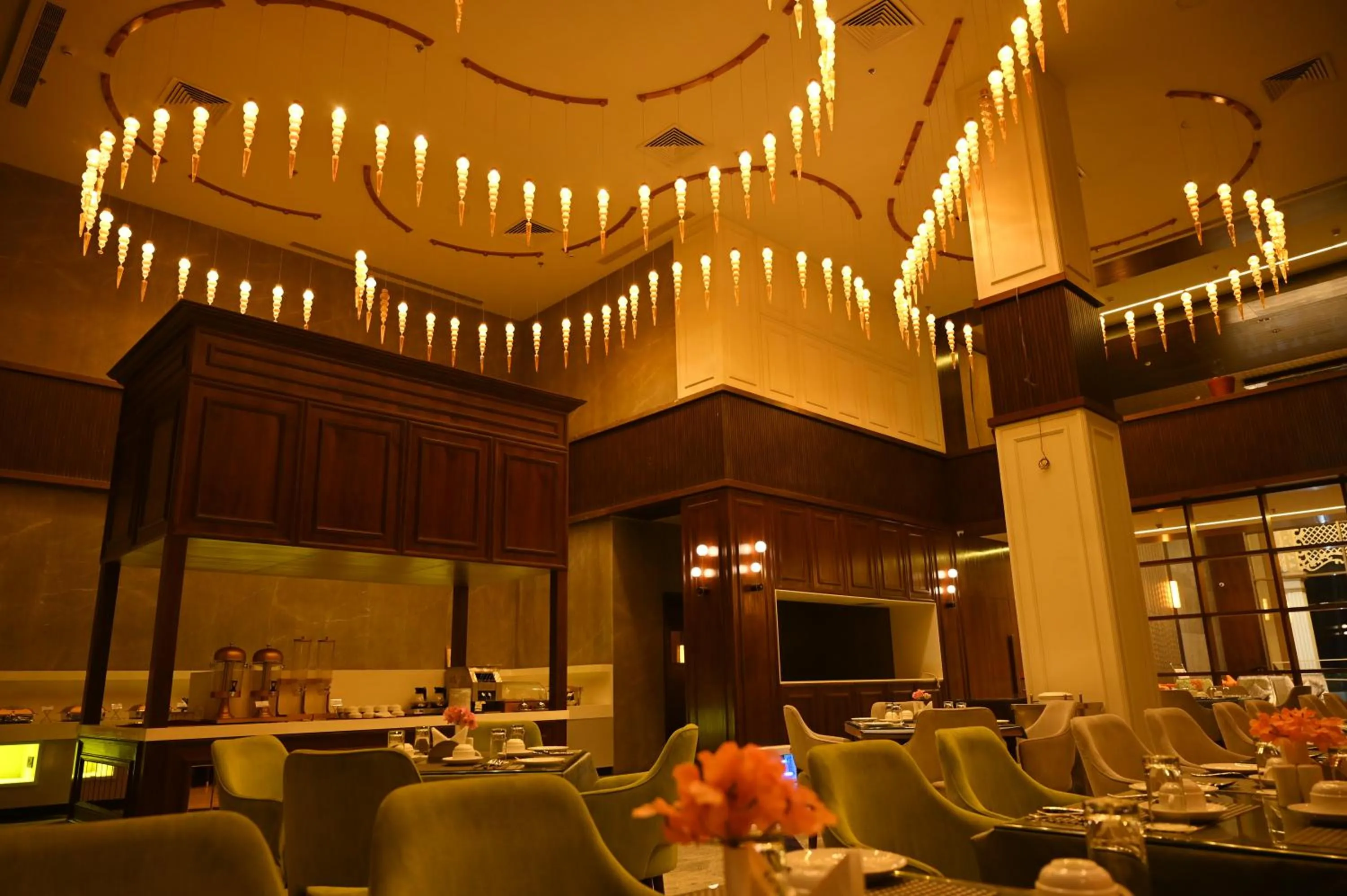 Restaurant/places to eat in HOTEL PAHADI