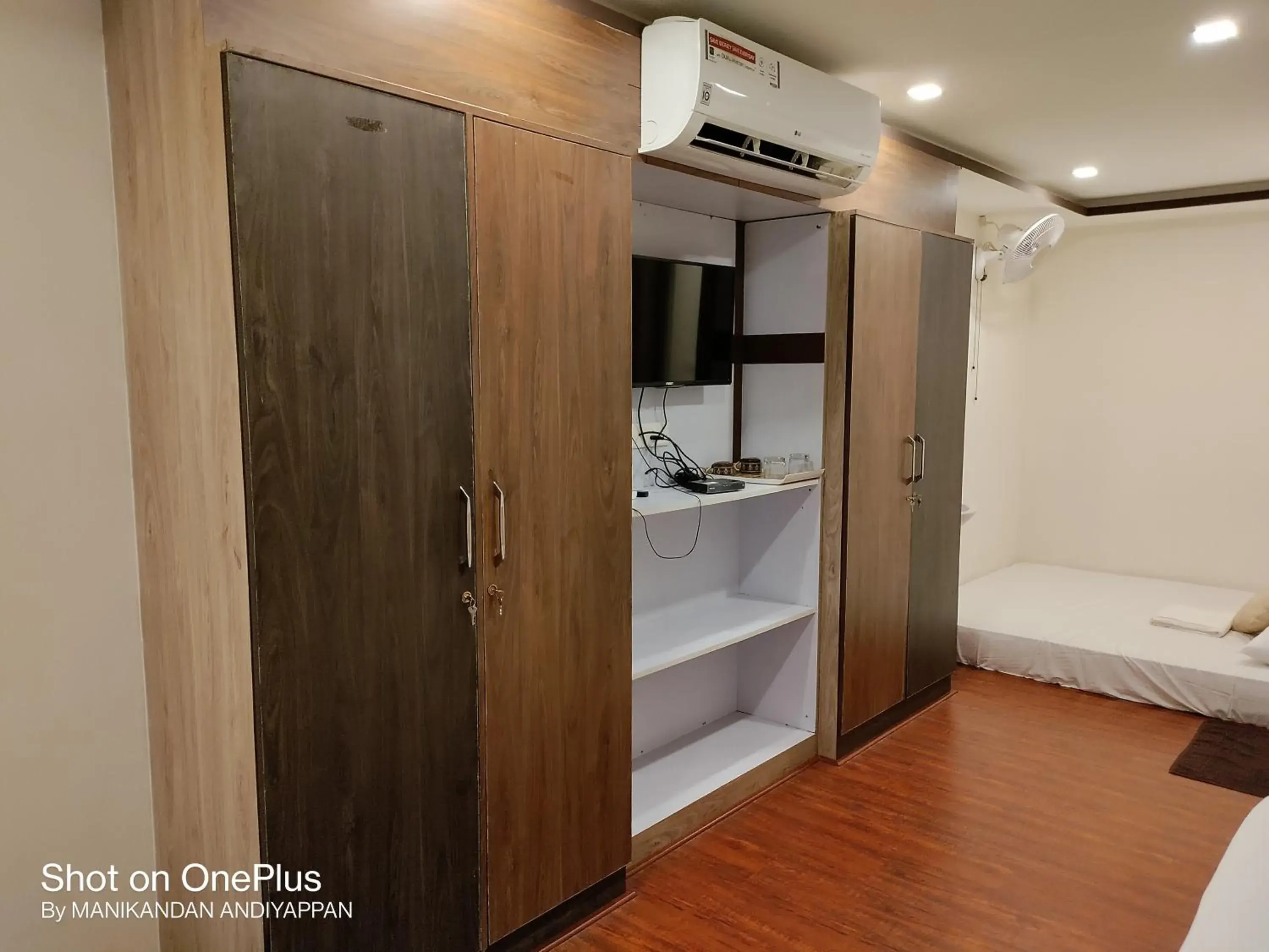 Photo of the whole room, Bed in Hotel Ramtel inn Photo of the whole room, Bed in Hotel Ramtel inn