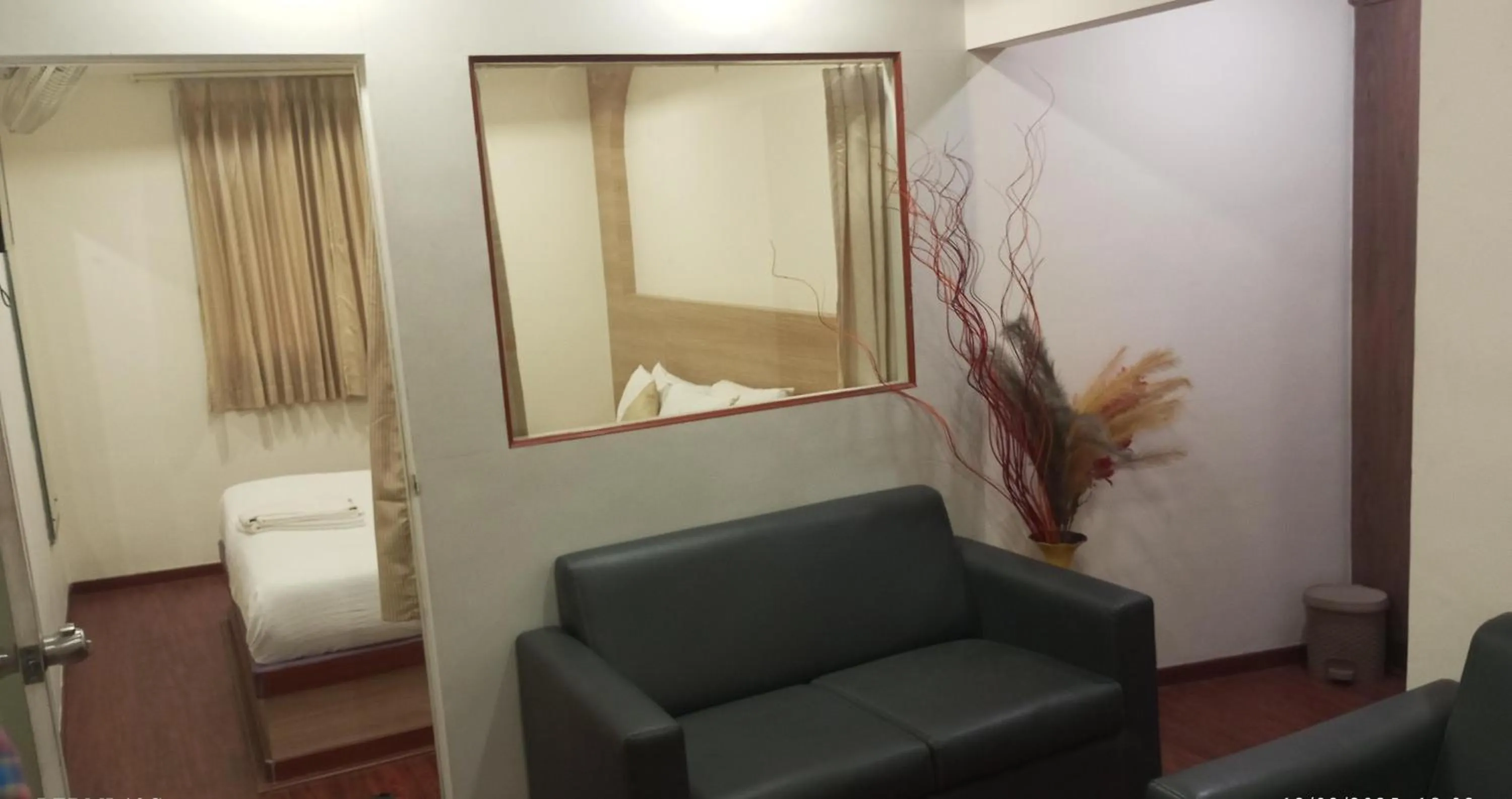 Seating area, Bed in Hotel Ramtel inn