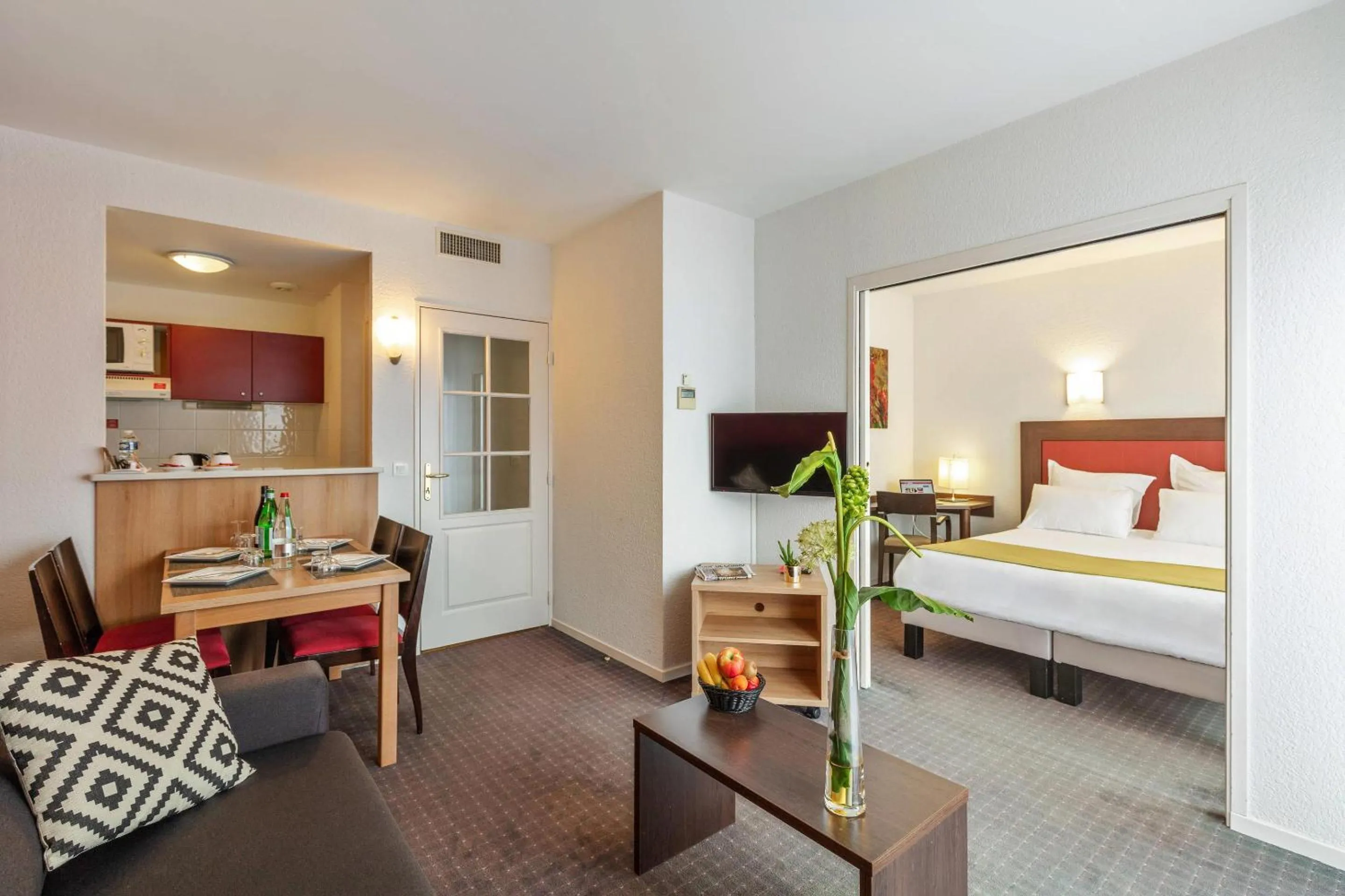 Bedroom, Bed in Quality Aparthotel Divonne - Portes de Geneve