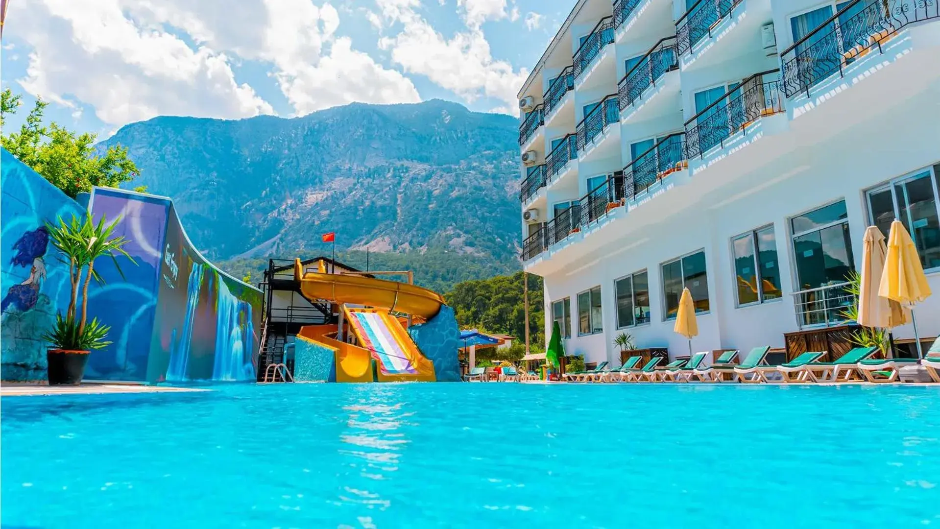 Swimming pool in Get Enjoy Hotels Swimming pool in Get Enjoy Hotels