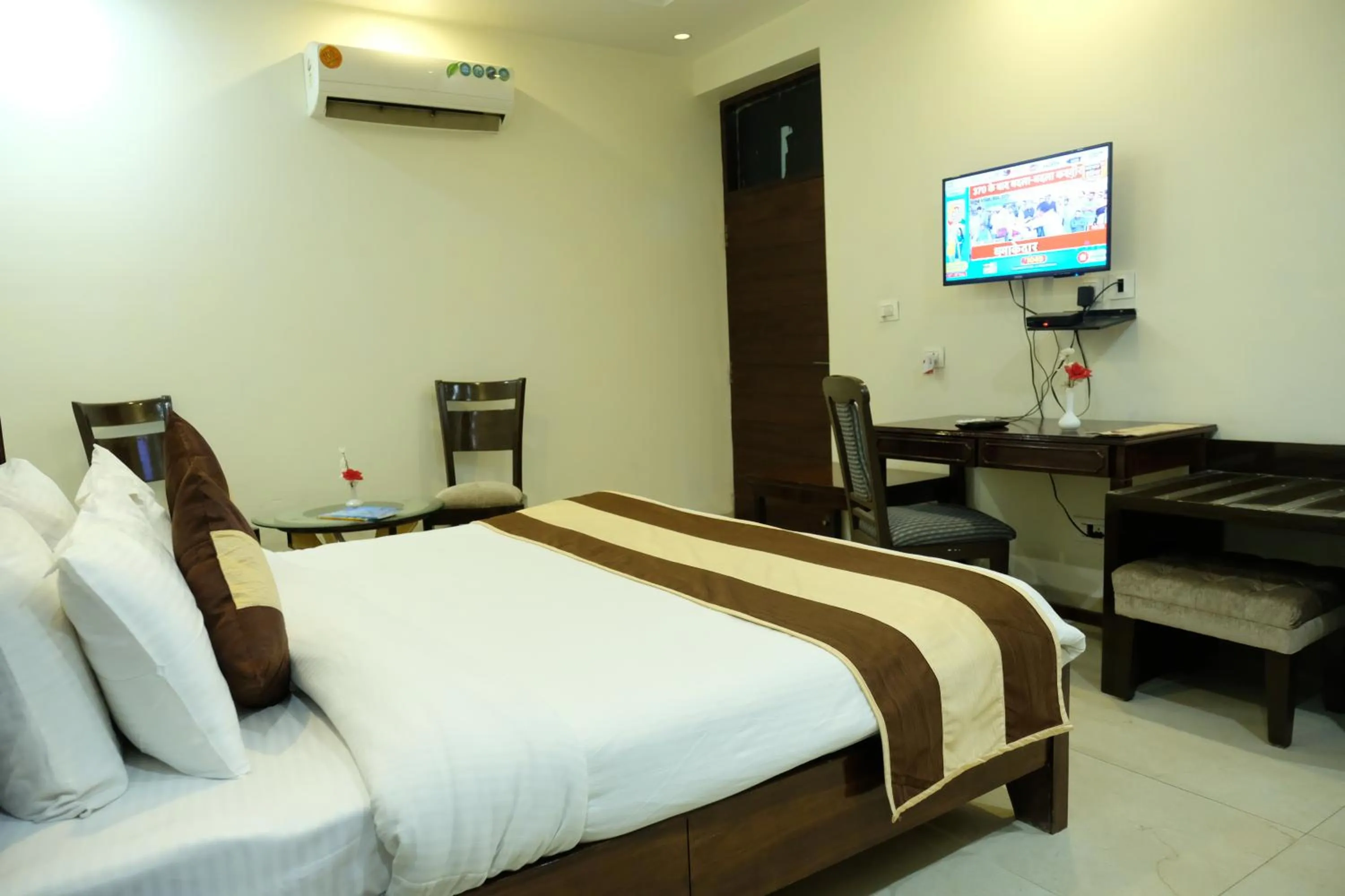 Photo of the whole room, Bed in Black Mango Resort