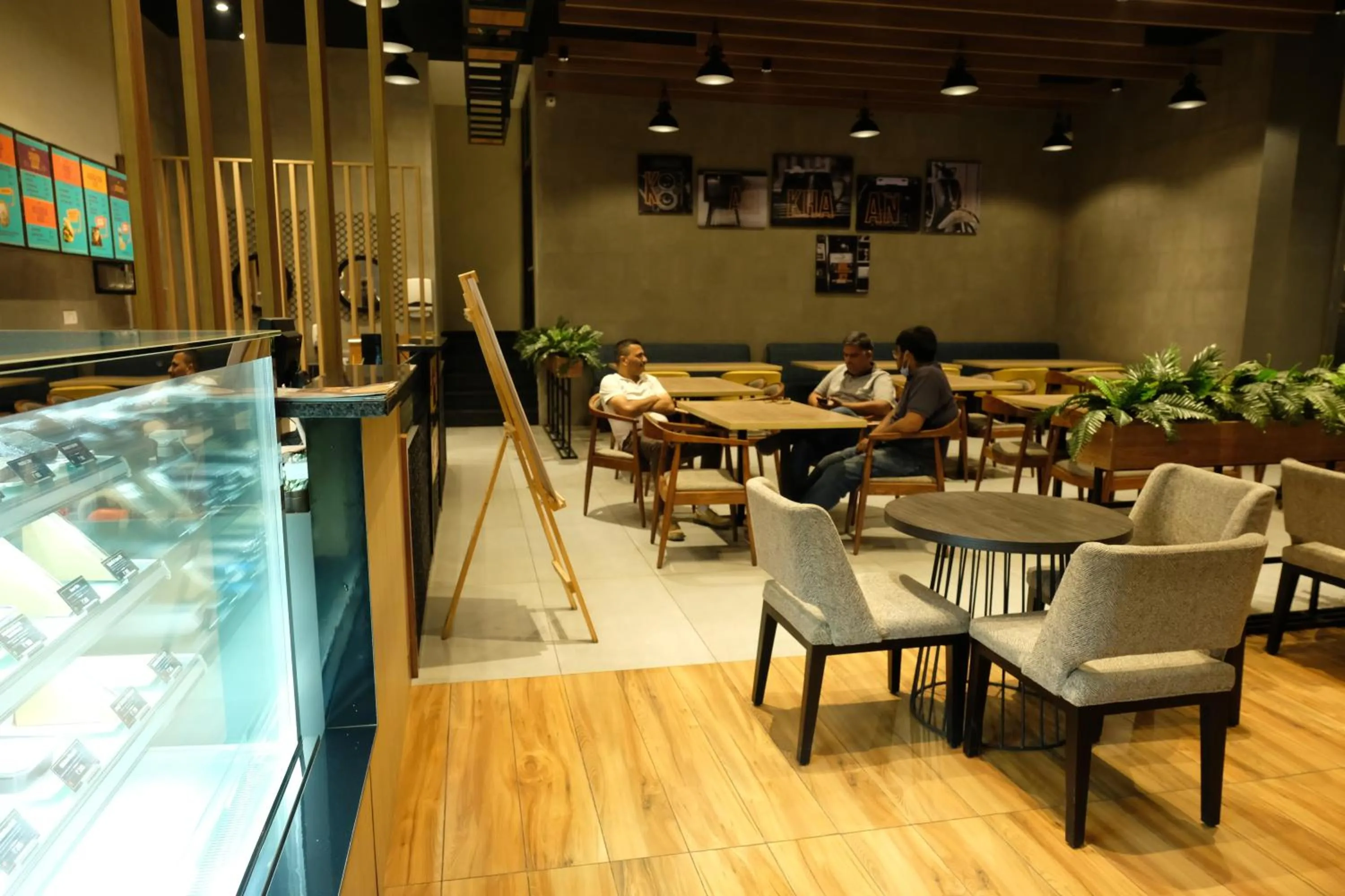 Restaurant/places to eat in Black Mango Resort