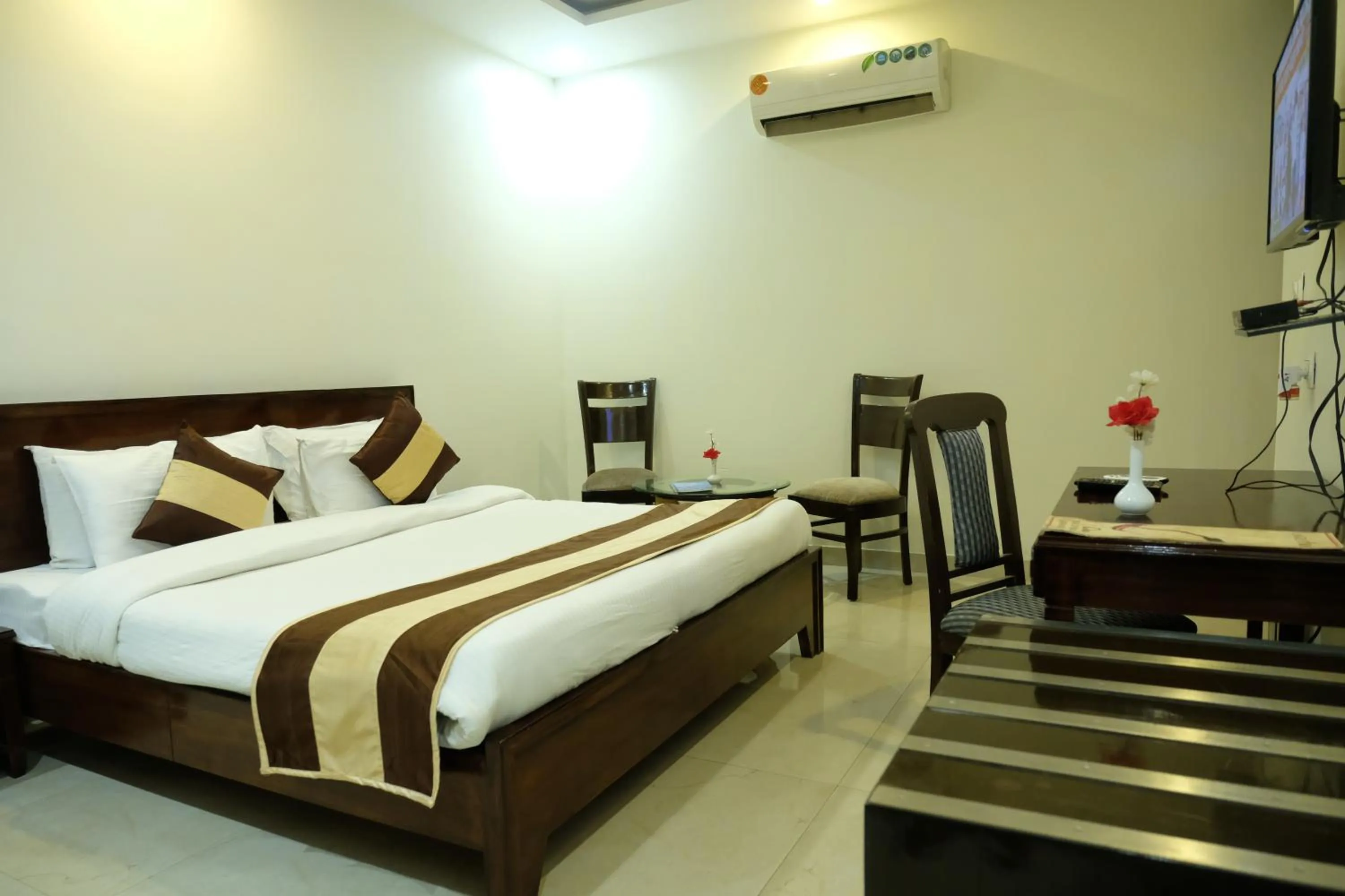 Photo of the whole room, Bed in Black Mango Resort