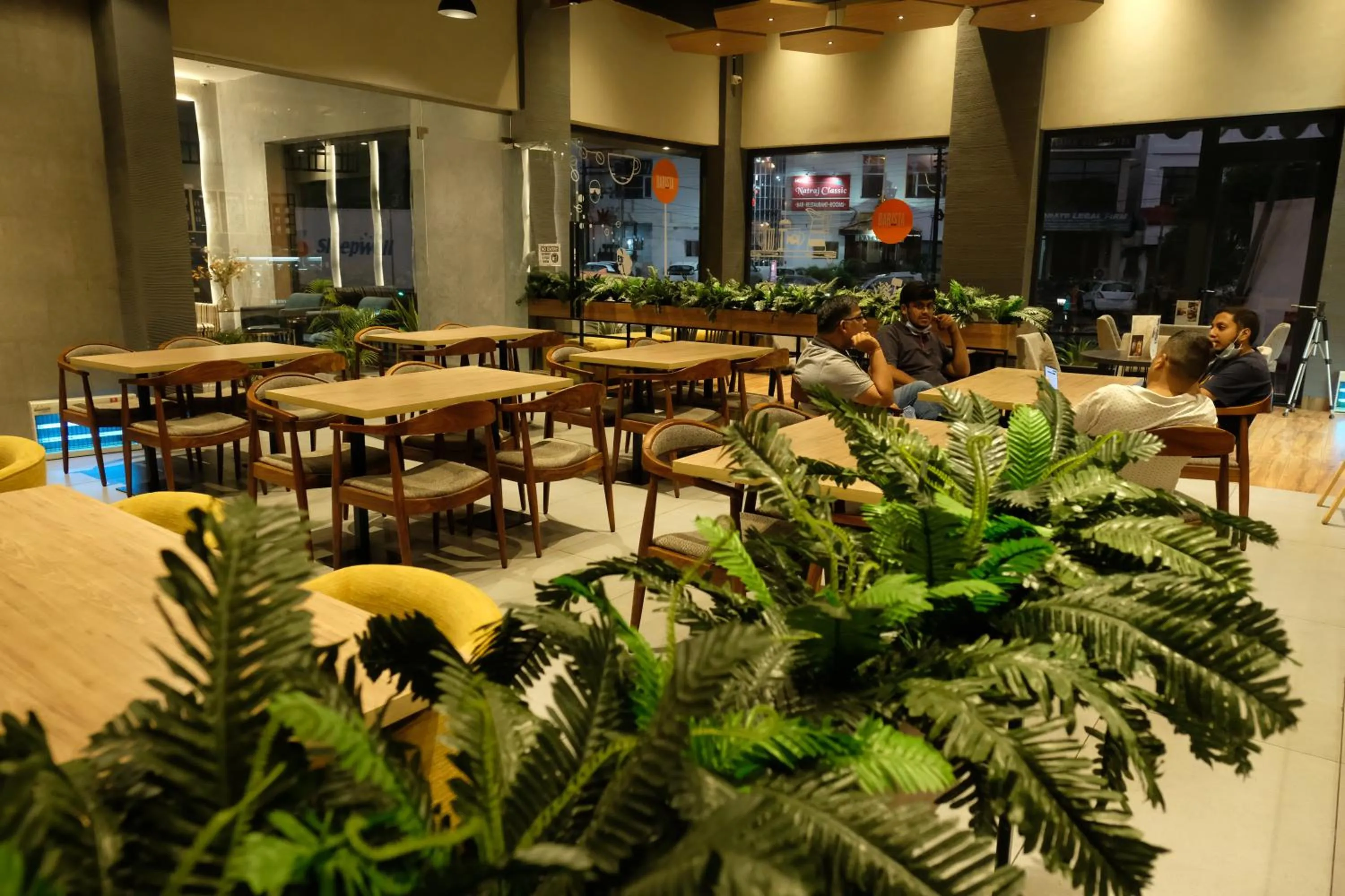 Restaurant/places to eat in Black Mango Resort