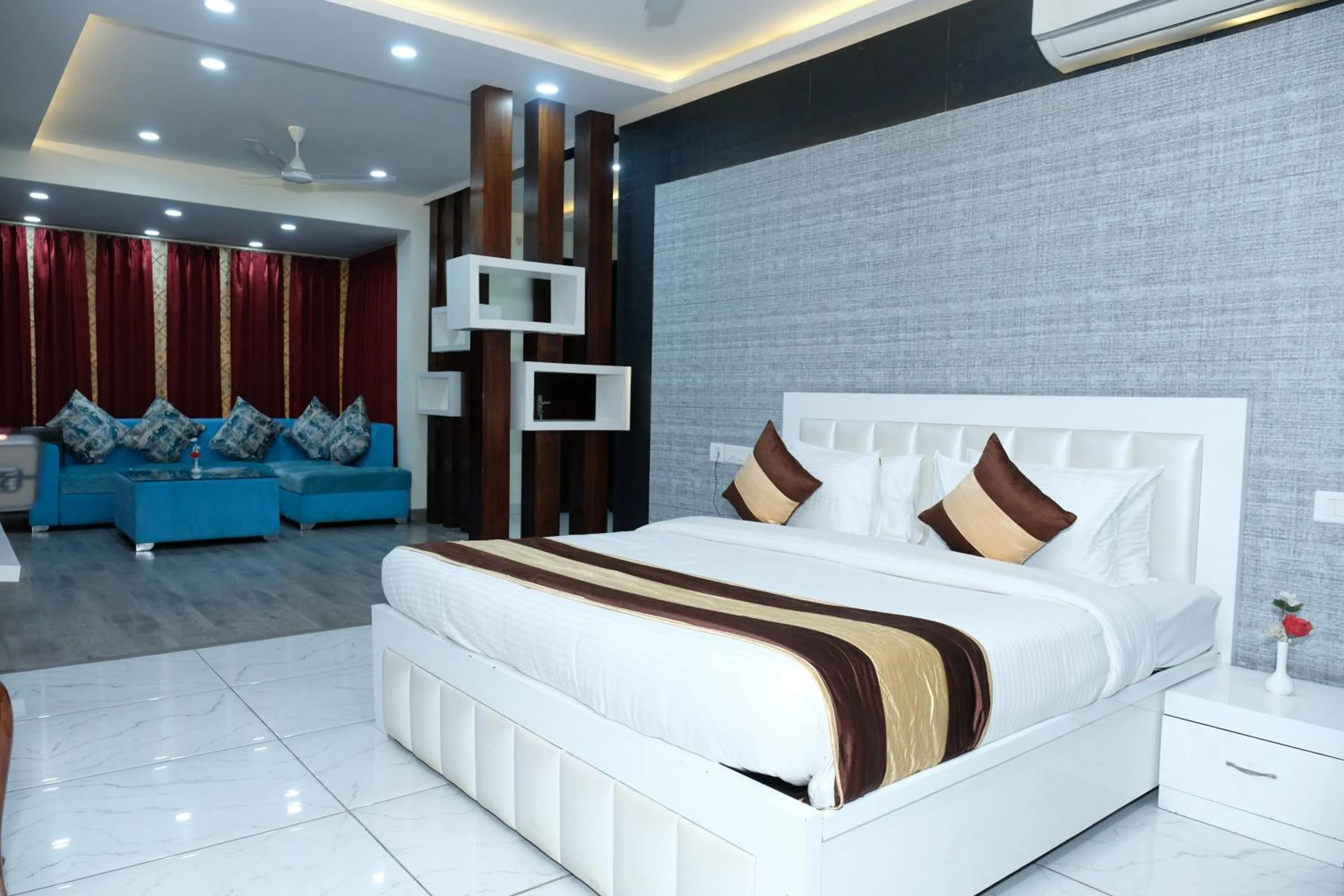 Photo of the whole room, Bed in Black Mango Resort