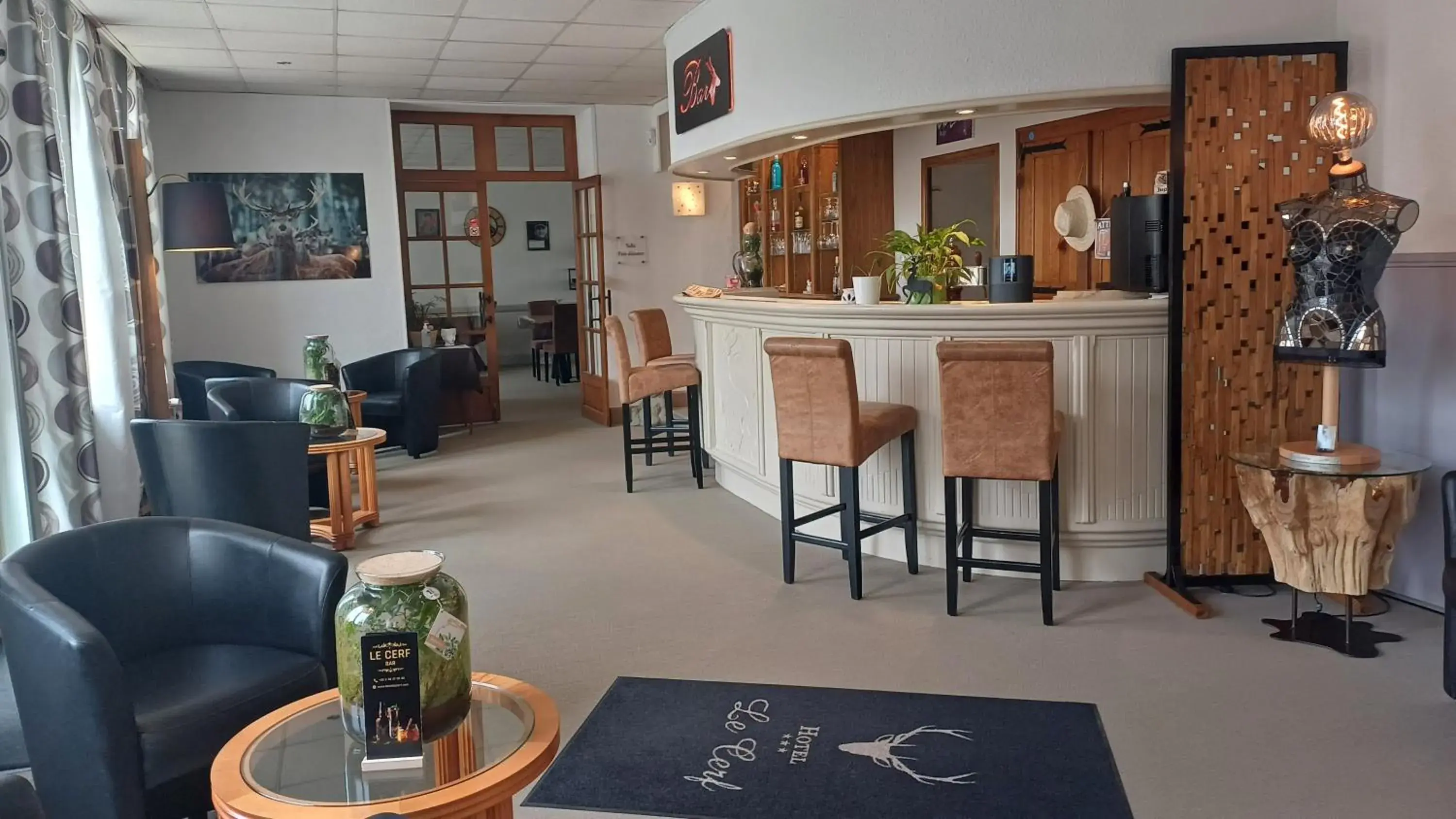 Lounge or bar in Logis Hotel Le Cerf Lounge or bar in Logis Hotel Le Cerf