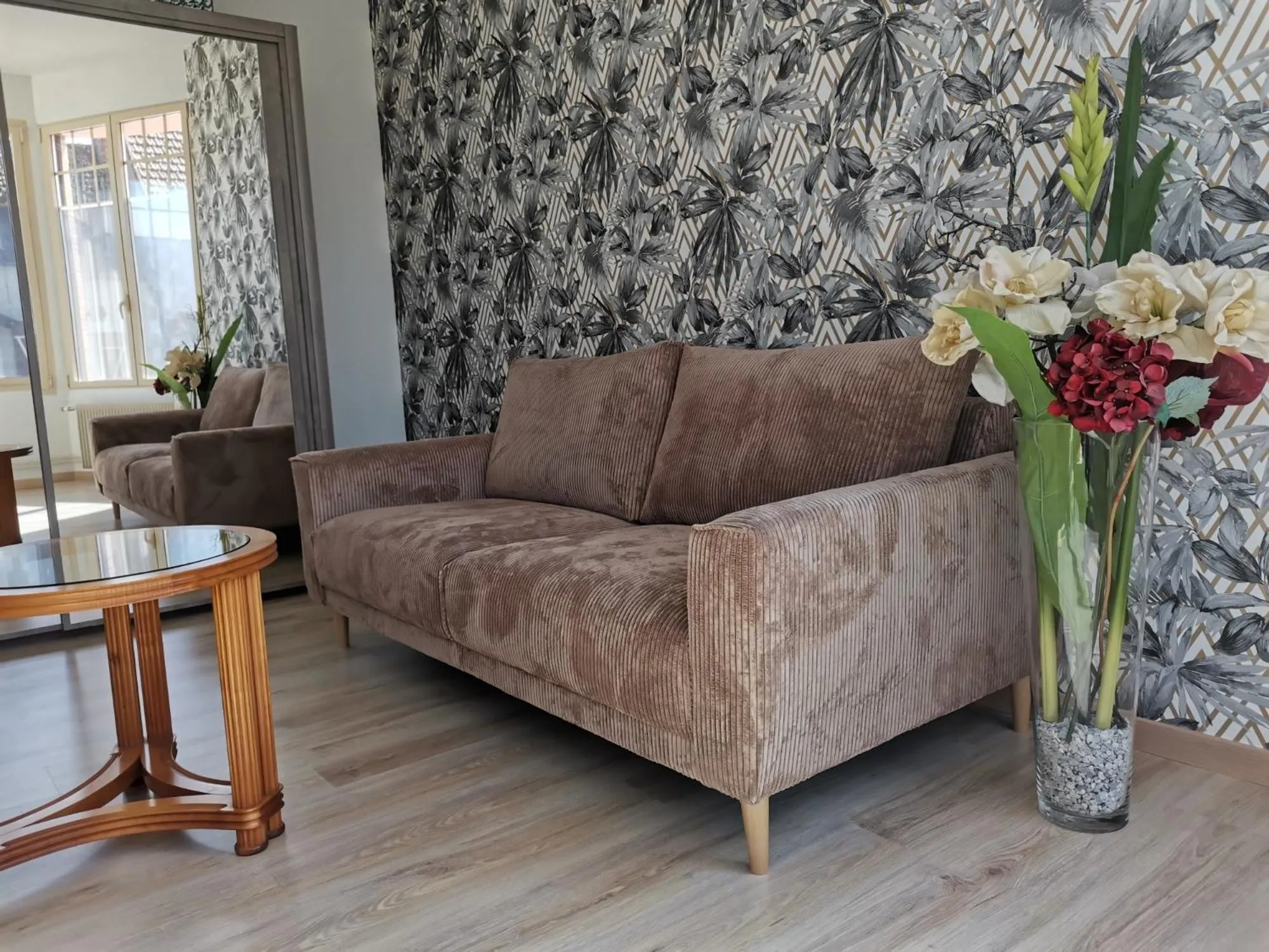 Living room in Logis Hotel Le Cerf