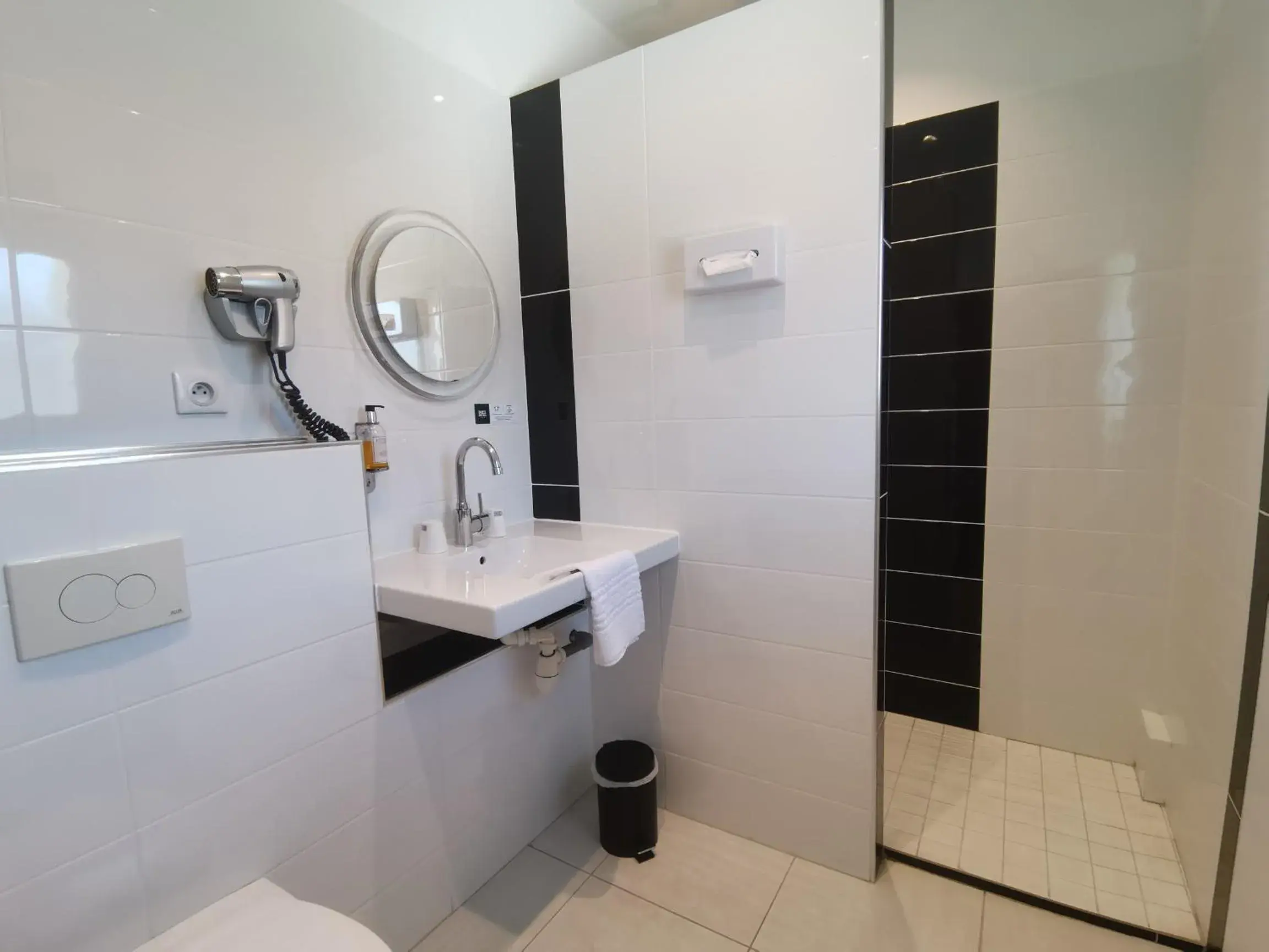 Property building in Logis Hotel Le Cerf Property building in Logis Hotel Le Cerf