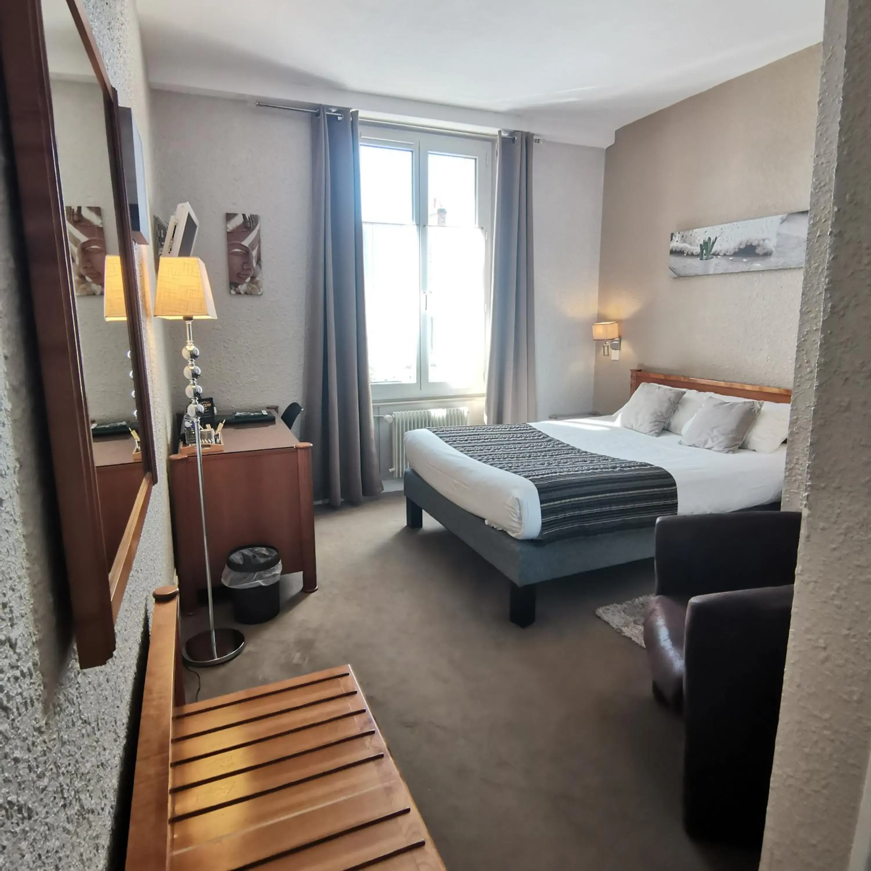 Property building, Bed in Logis Hotel Le Cerf Property building, Bed in Logis Hotel Le Cerf