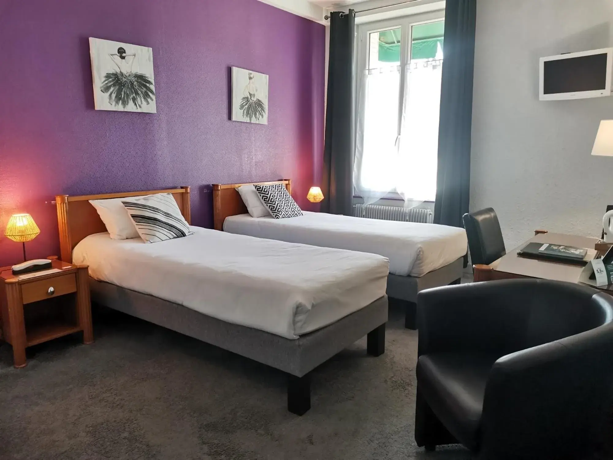 Property building, Bed in Logis Hotel Le Cerf Property building, Bed in Logis Hotel Le Cerf