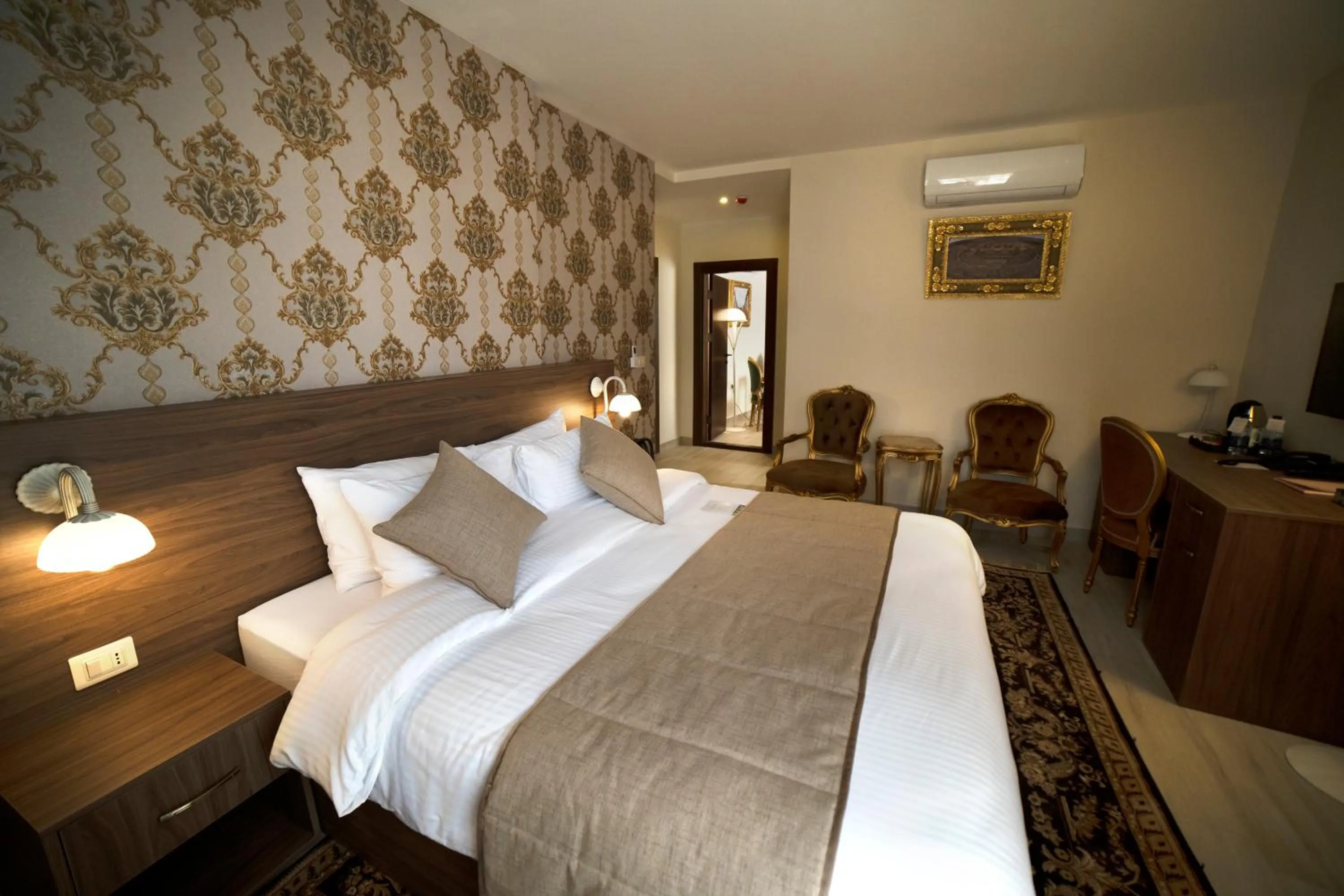 Bed in Khan Khediwe Hotel