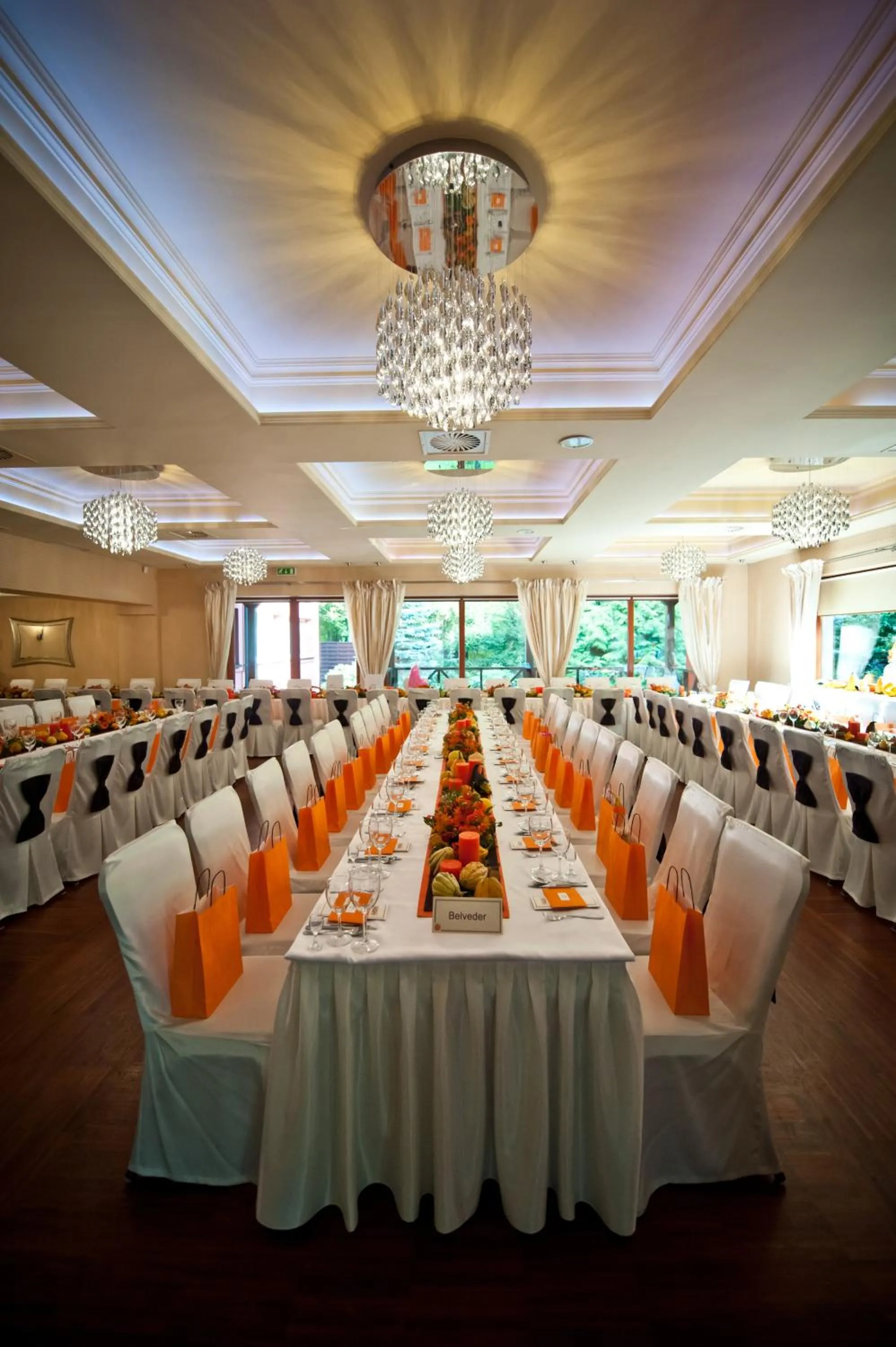 Restaurant/places to eat in Agat Hotel