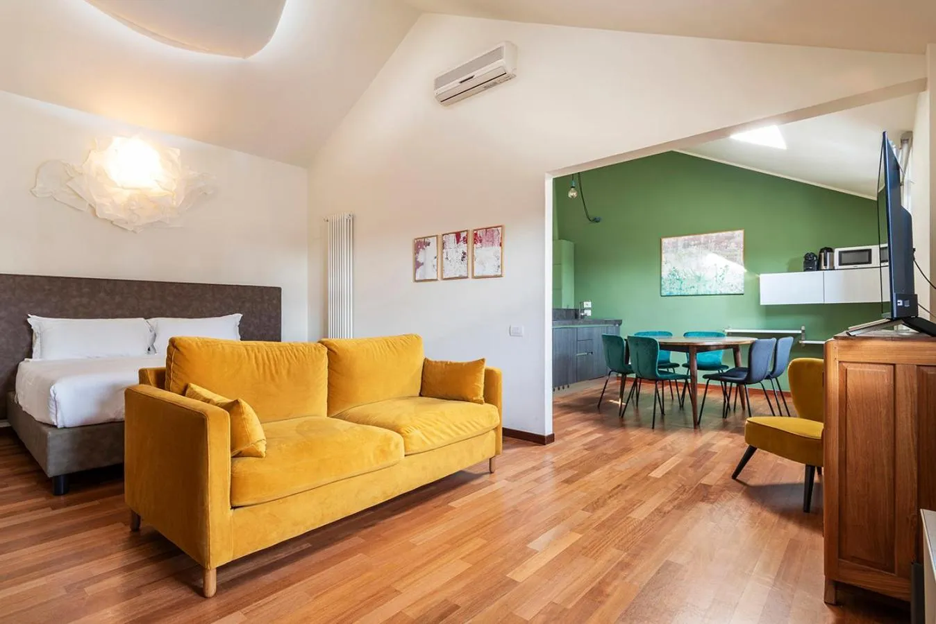 Bed in easyhomes Duomo View