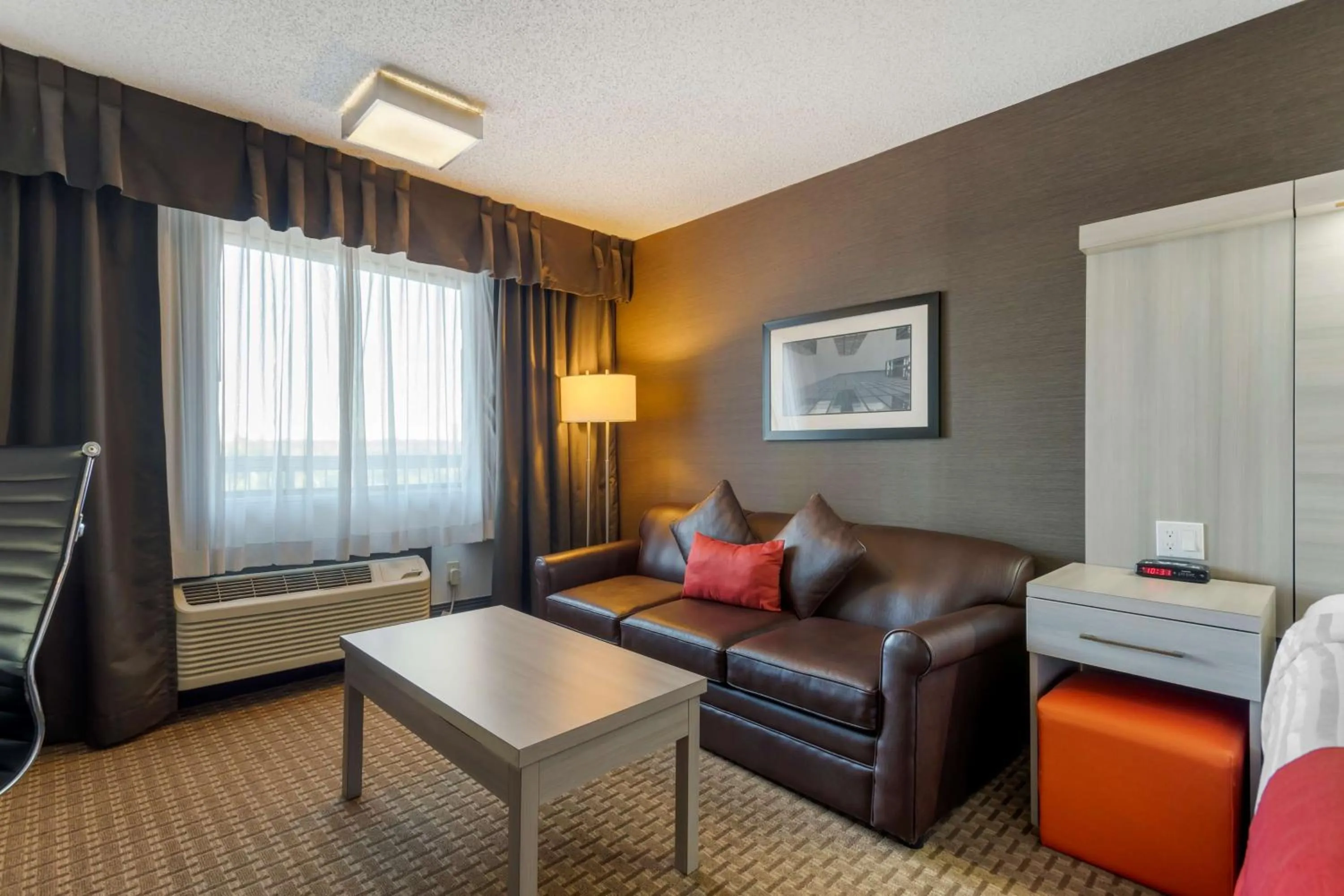 Bedroom in Best Western Plus Village Park Inn