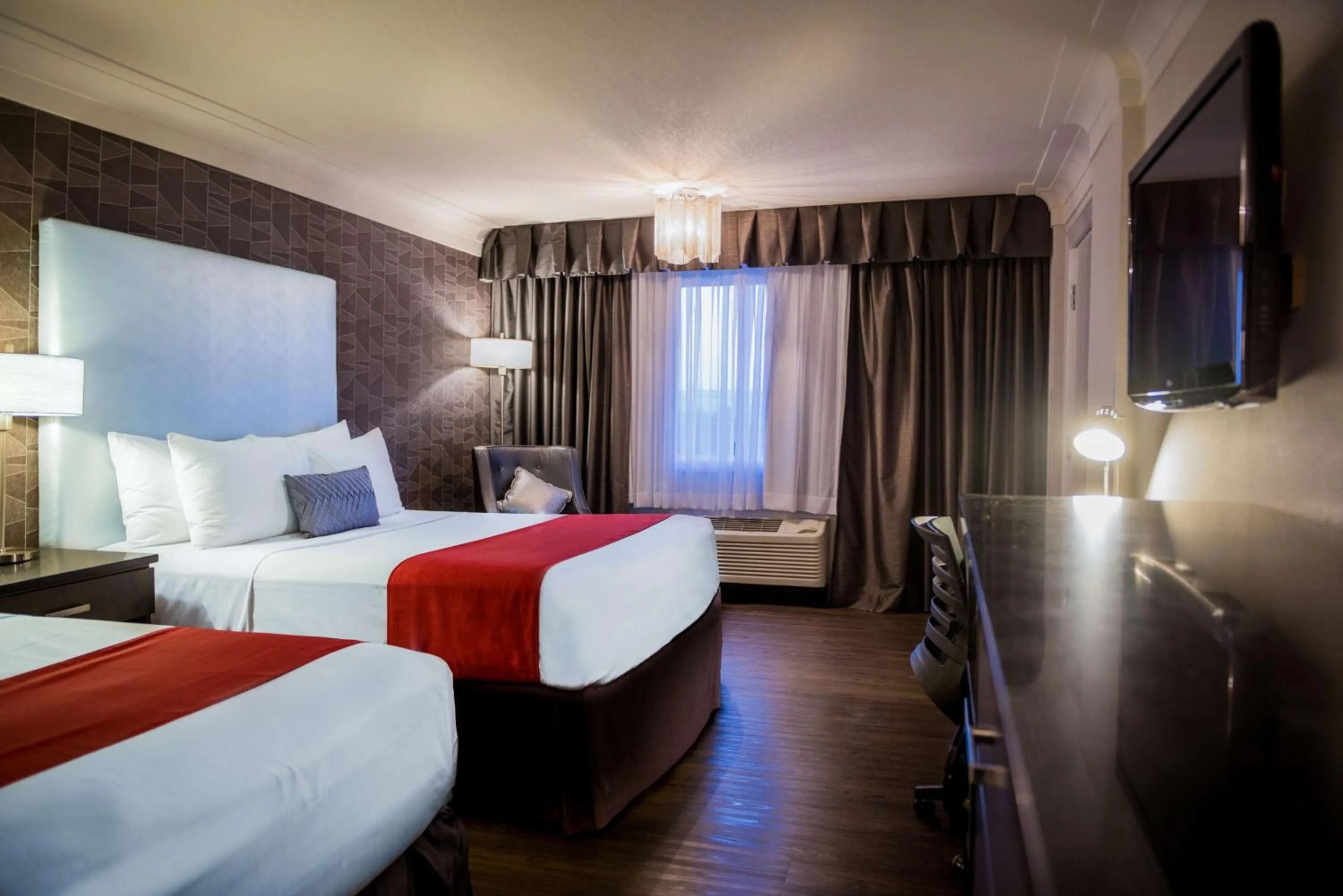 Photo of the whole room, Bed in Best Western Plus Village Park Inn