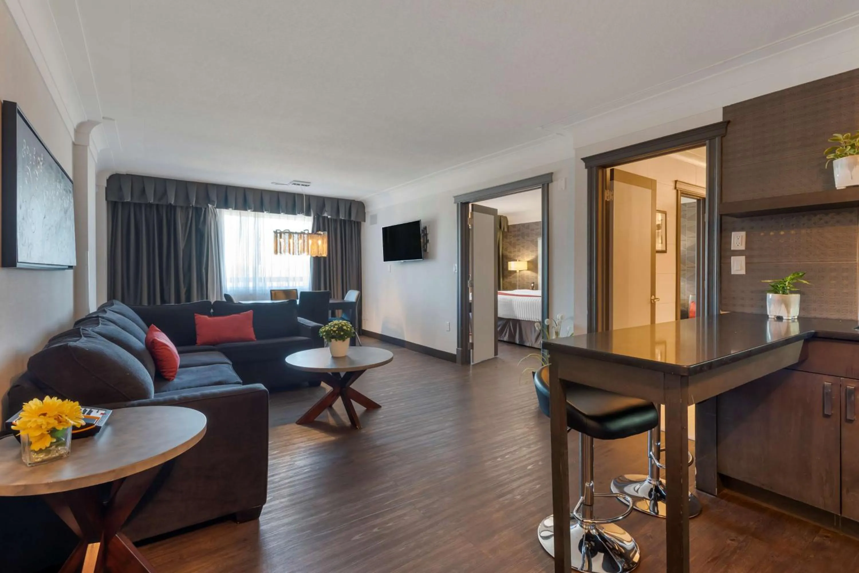 Bedroom in Best Western Plus Village Park Inn