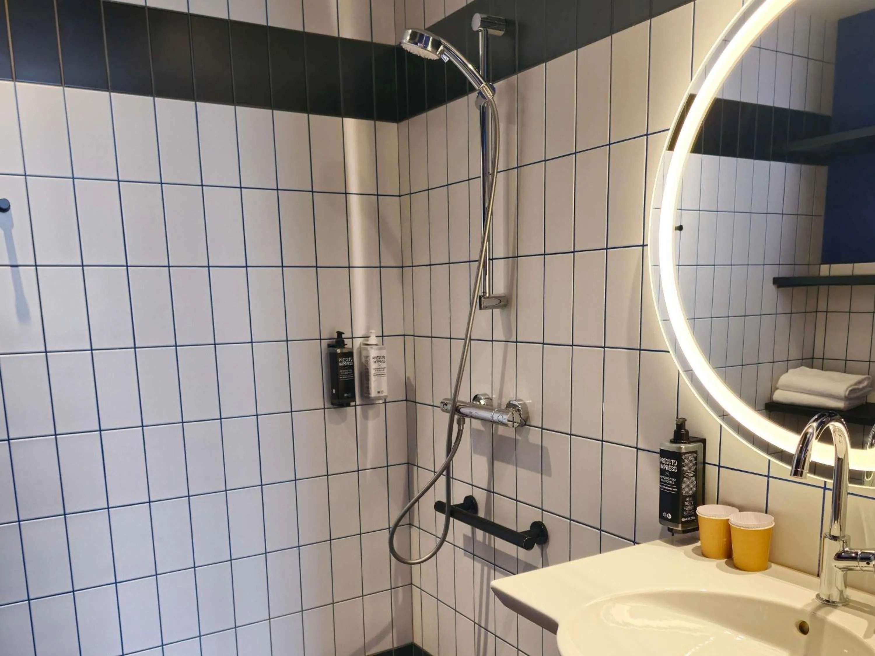 Bedroom in ibis Styles Dijon Central